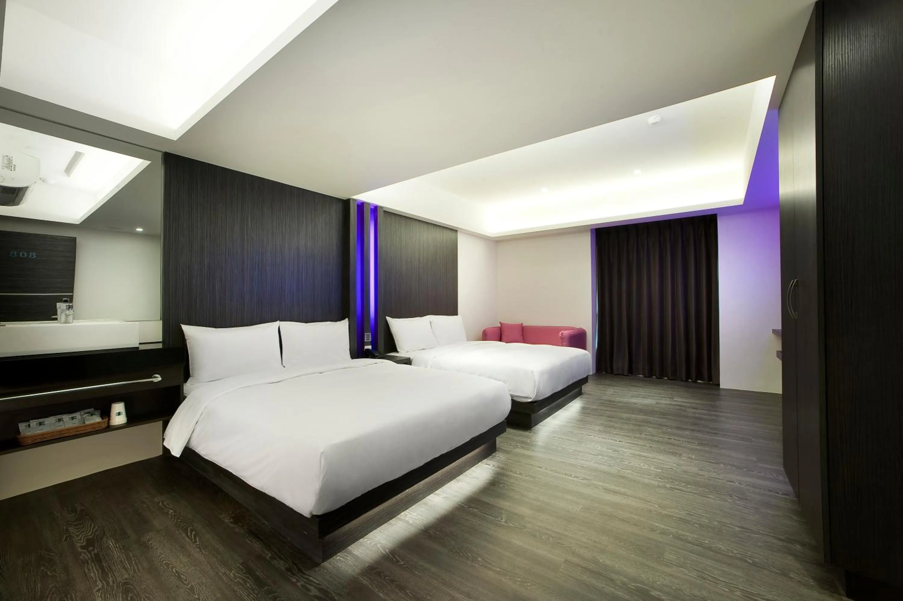 Photo of the whole room, Bed in Seven Fukun Hotel