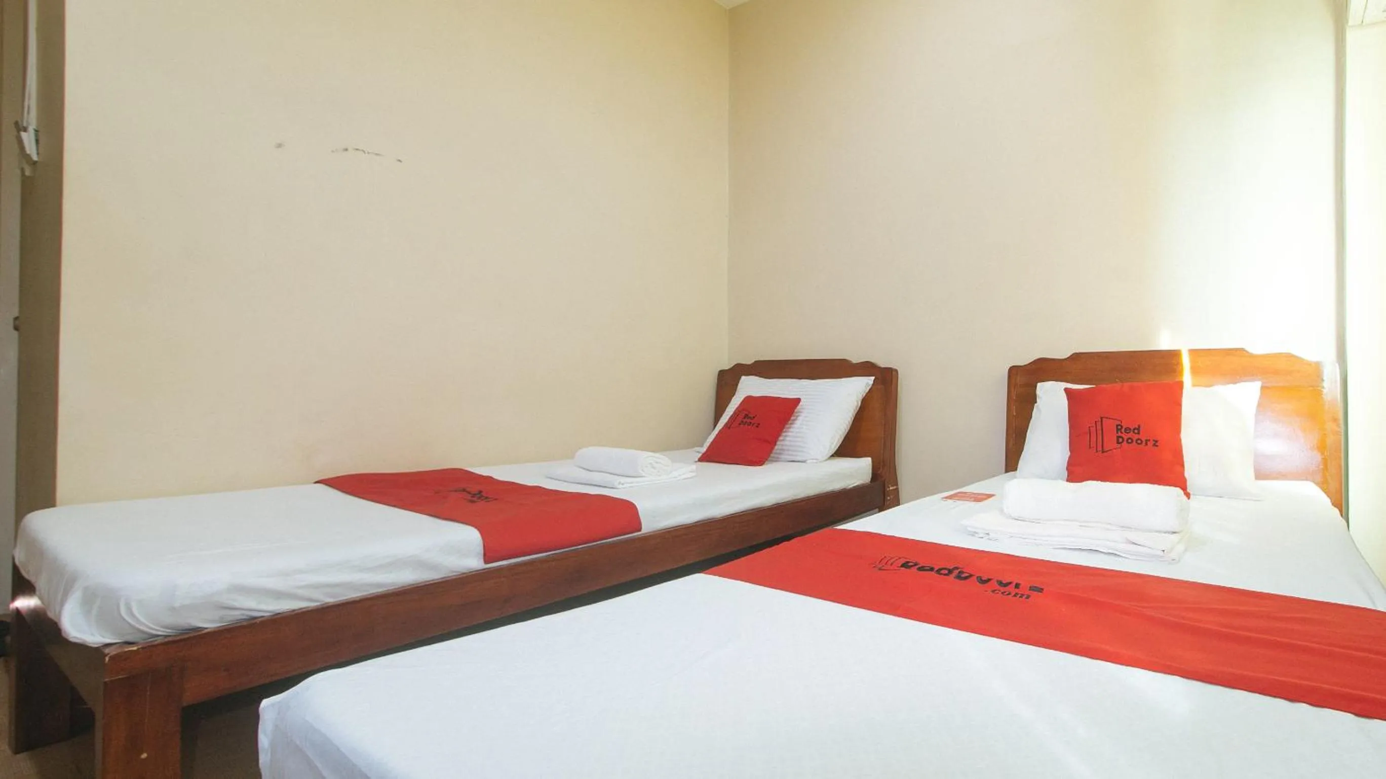 Bed in RedDoorz near Talisay District Hospital