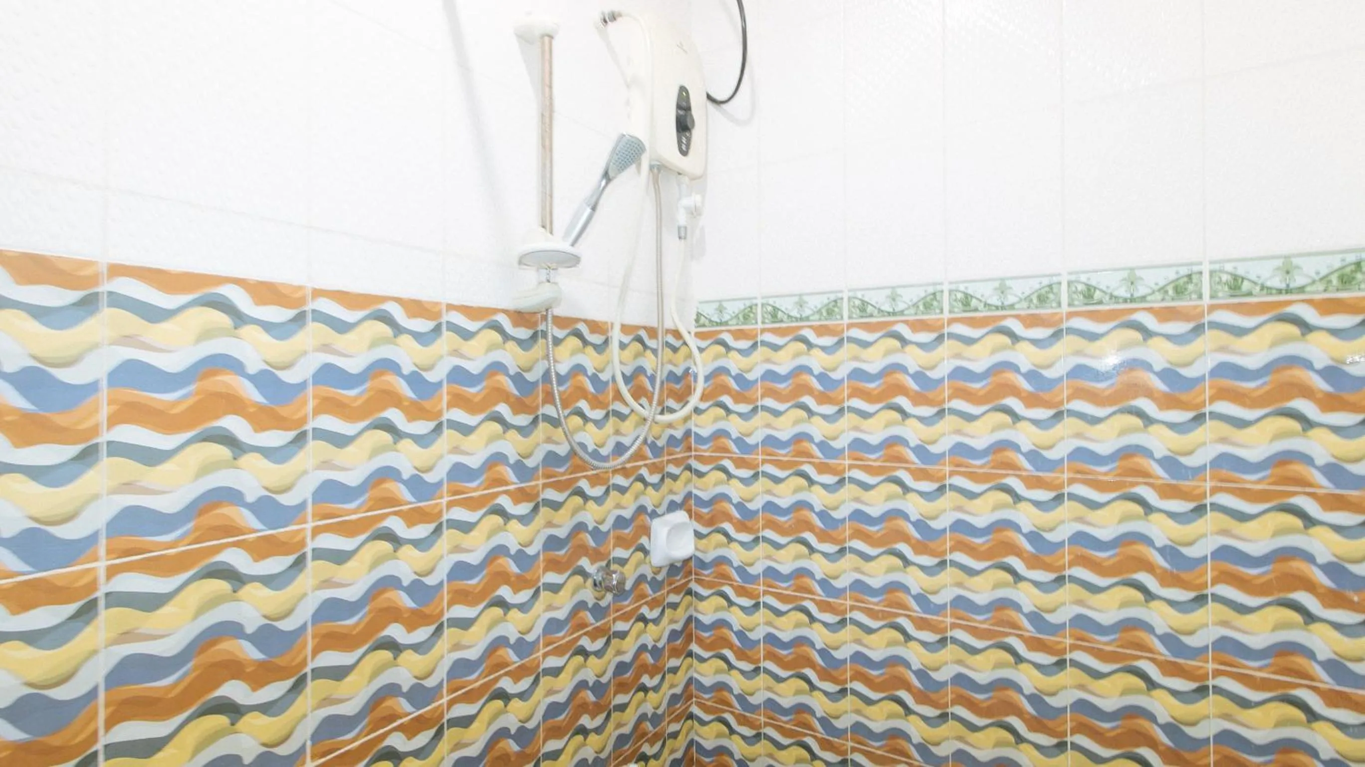 Shower in RedDoorz near Talisay District Hospital