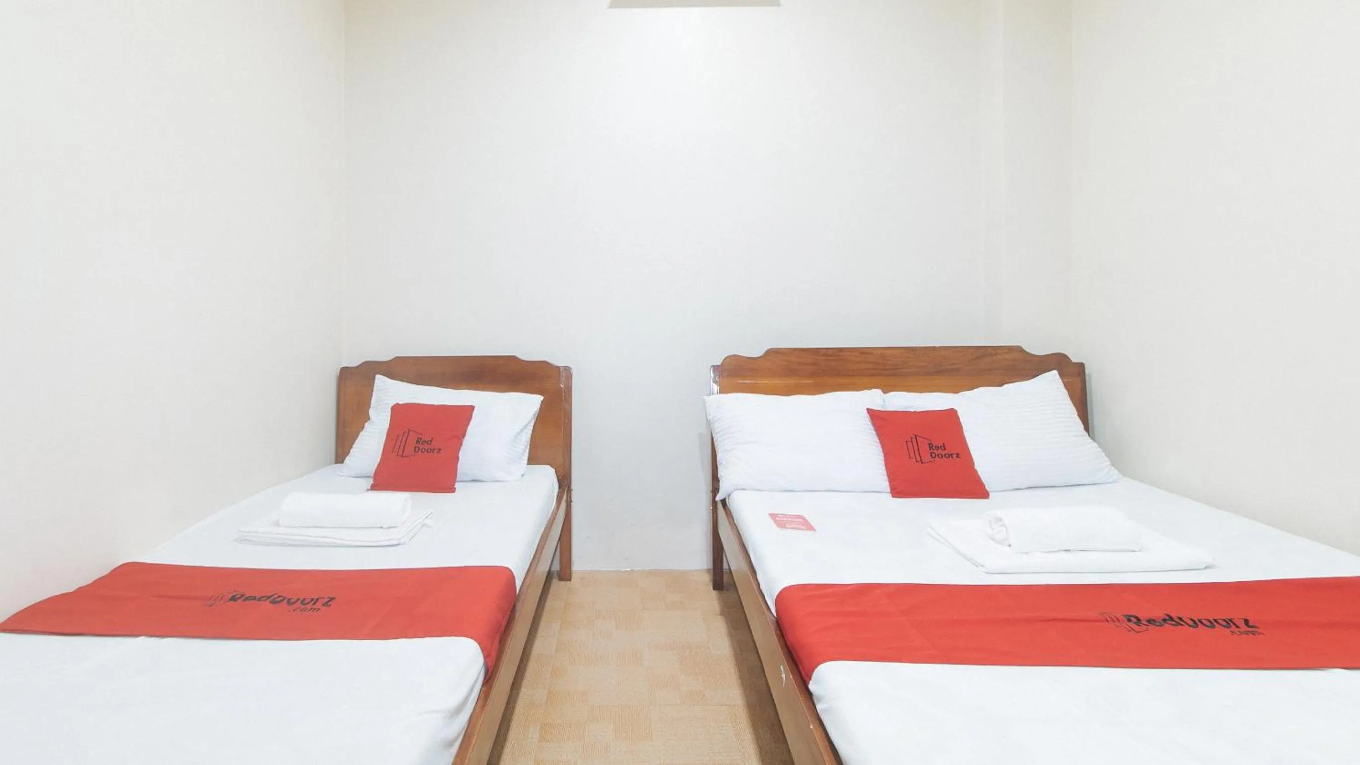 Bed in RedDoorz near Talisay District Hospital