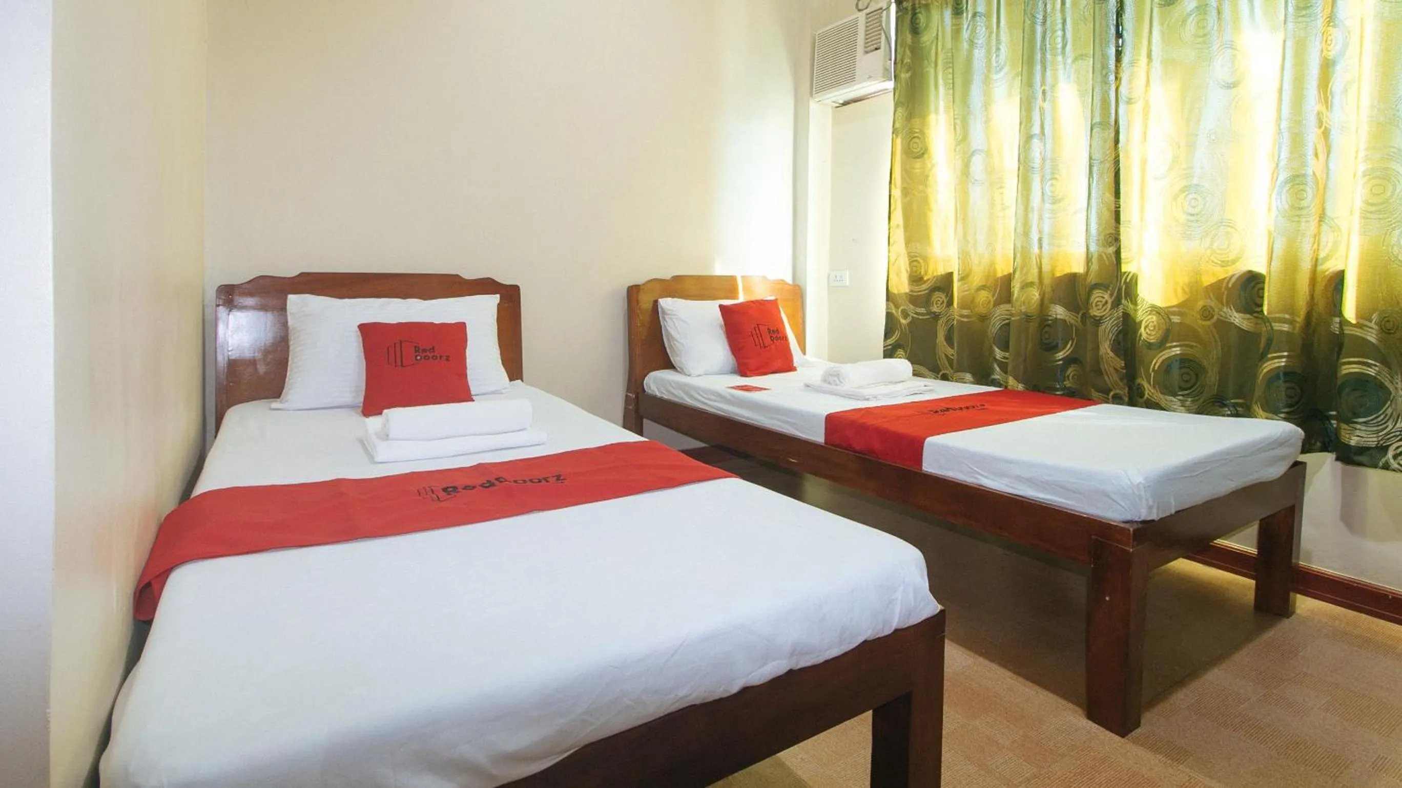 Bed in RedDoorz near Talisay District Hospital