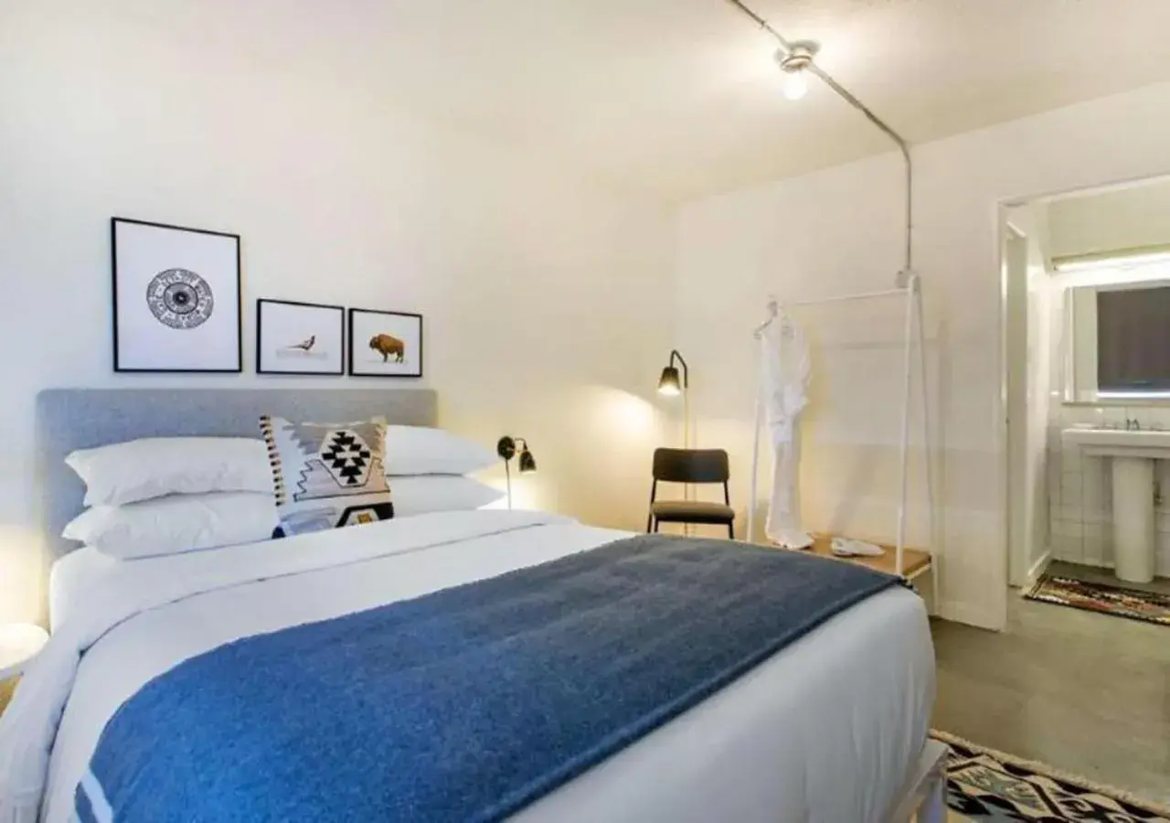 Queen Room - Non-Smoking in Trumbull and Porter - Detroit Downtown Queen Room - Non-Smoking in Trumbull and Porter - Detroit Downtown