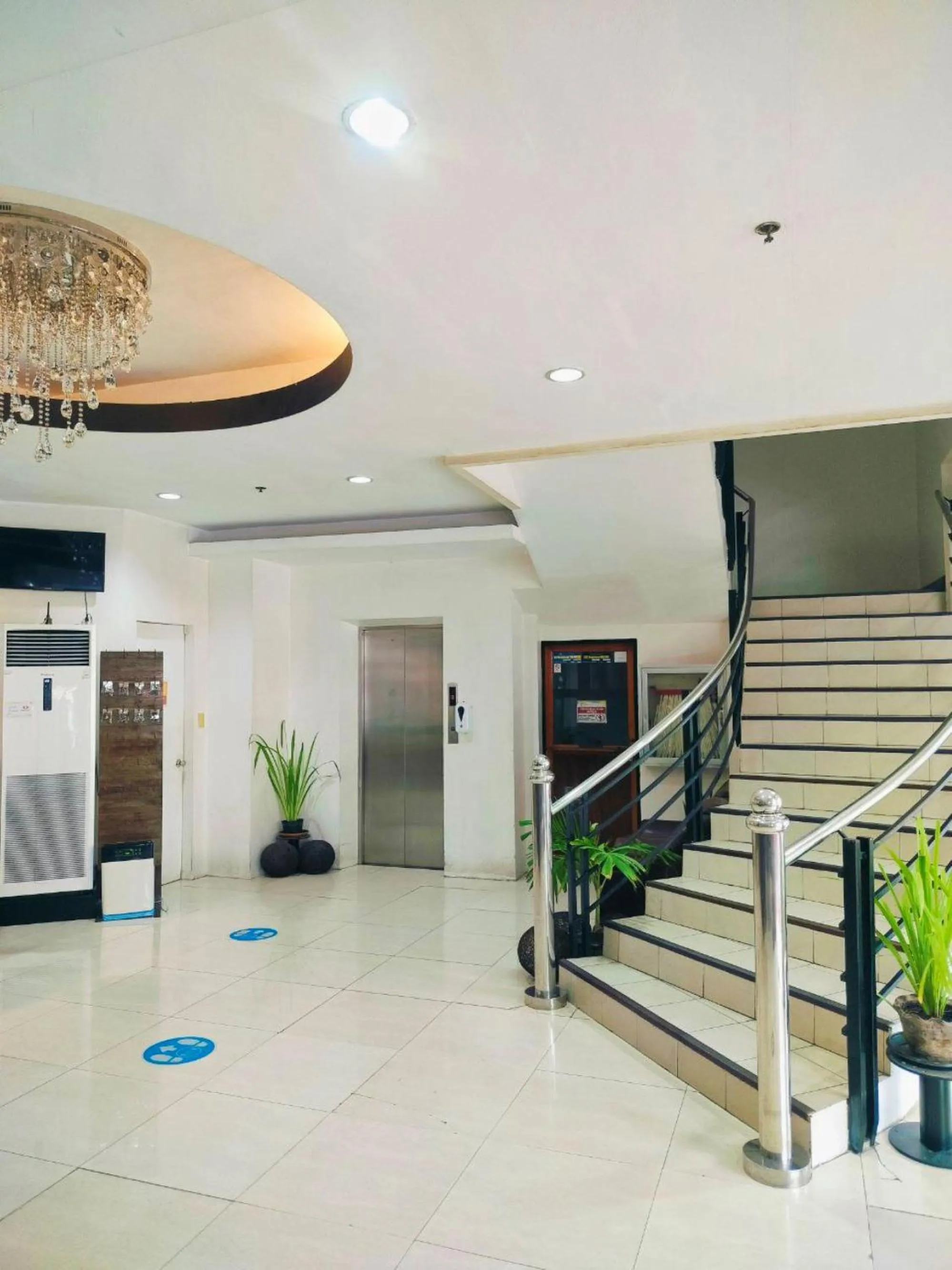 Lobby or reception in Check Inn Hotel Dumaguete City by RedDoorz