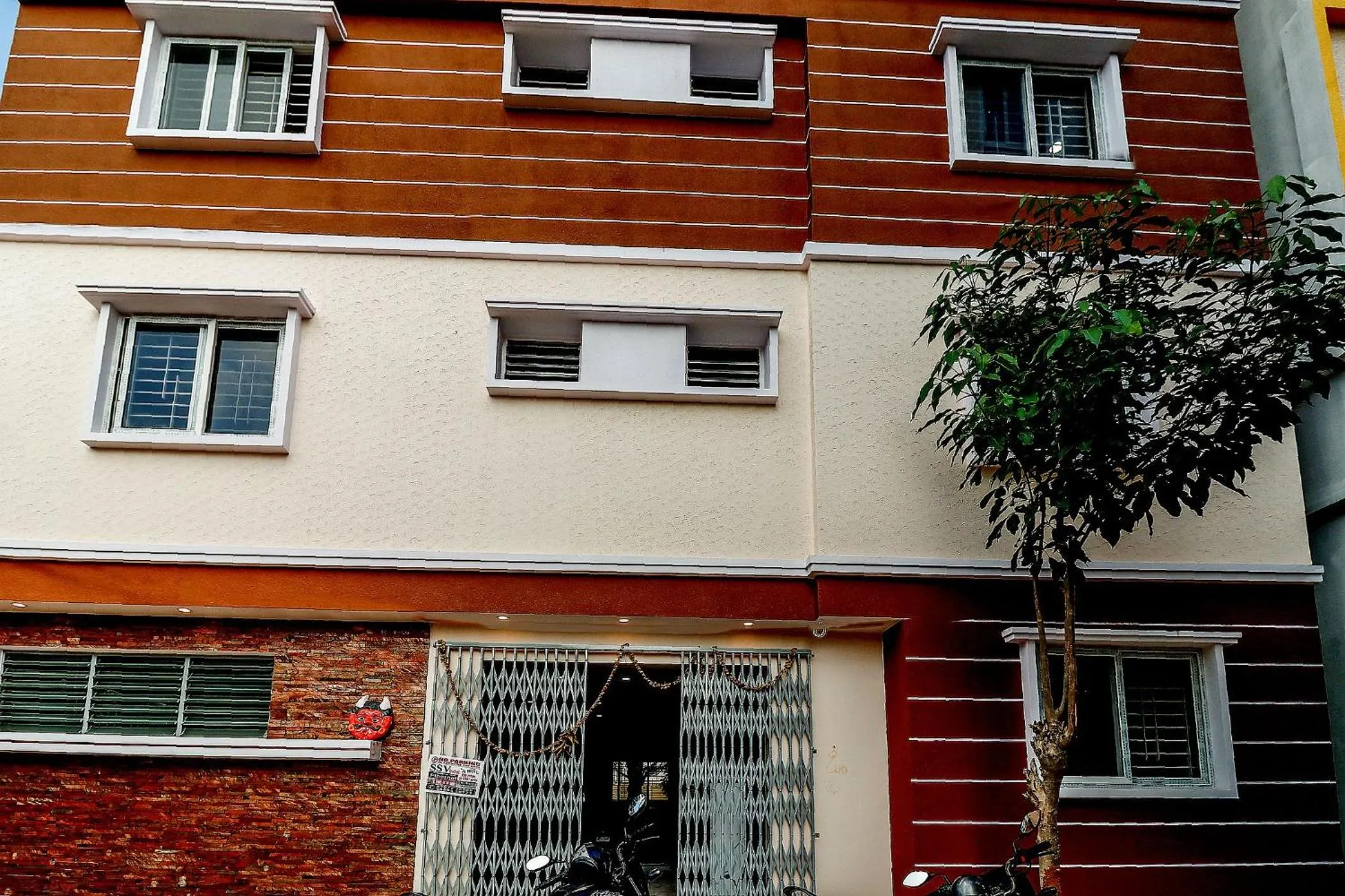 Facade/entrance in Capital O N R Residency