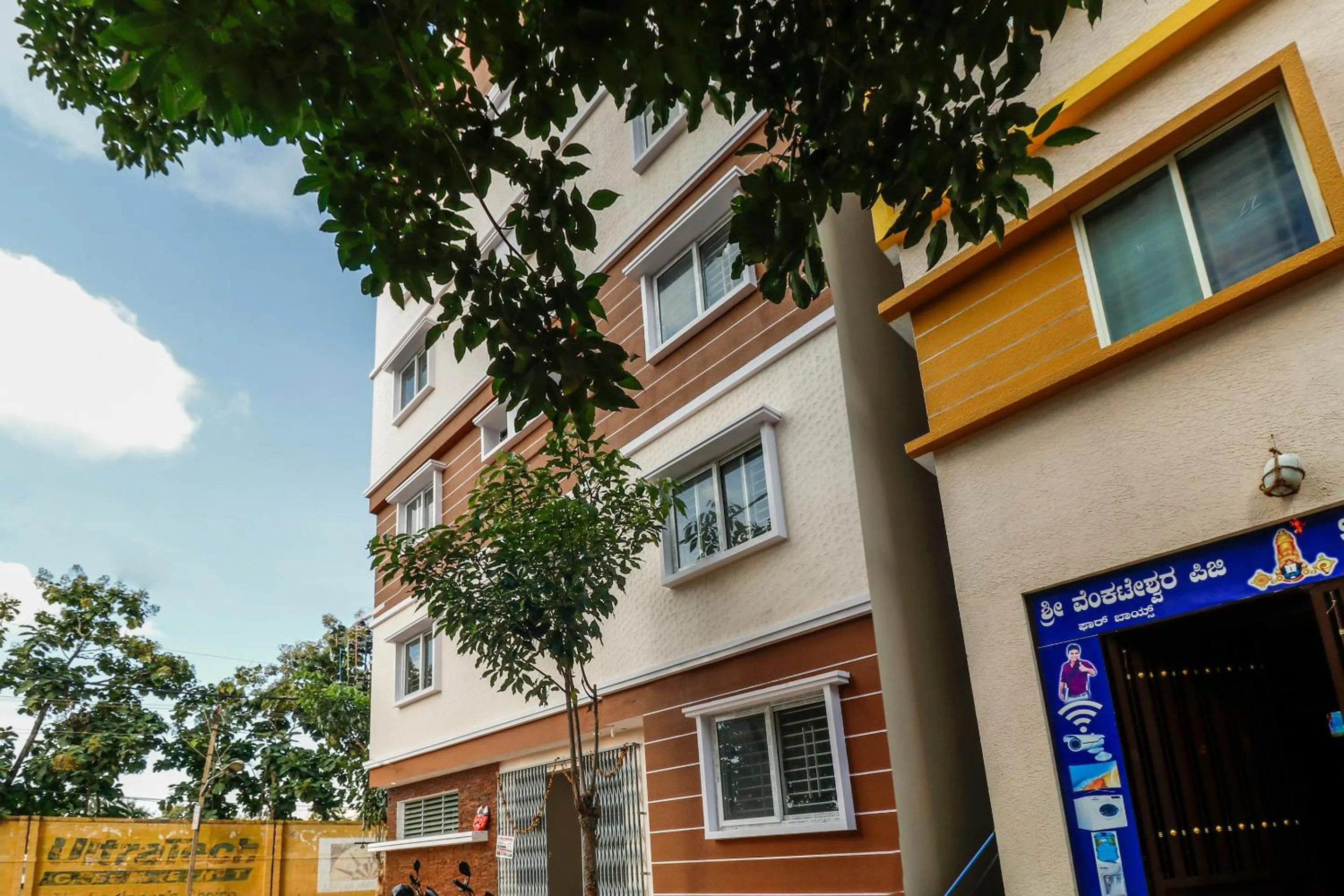 Facade/entrance in Capital O N R Residency