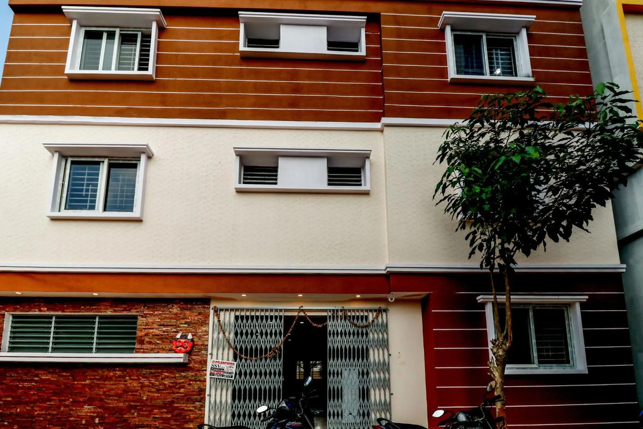 Facade/entrance in Capital O N R Residency