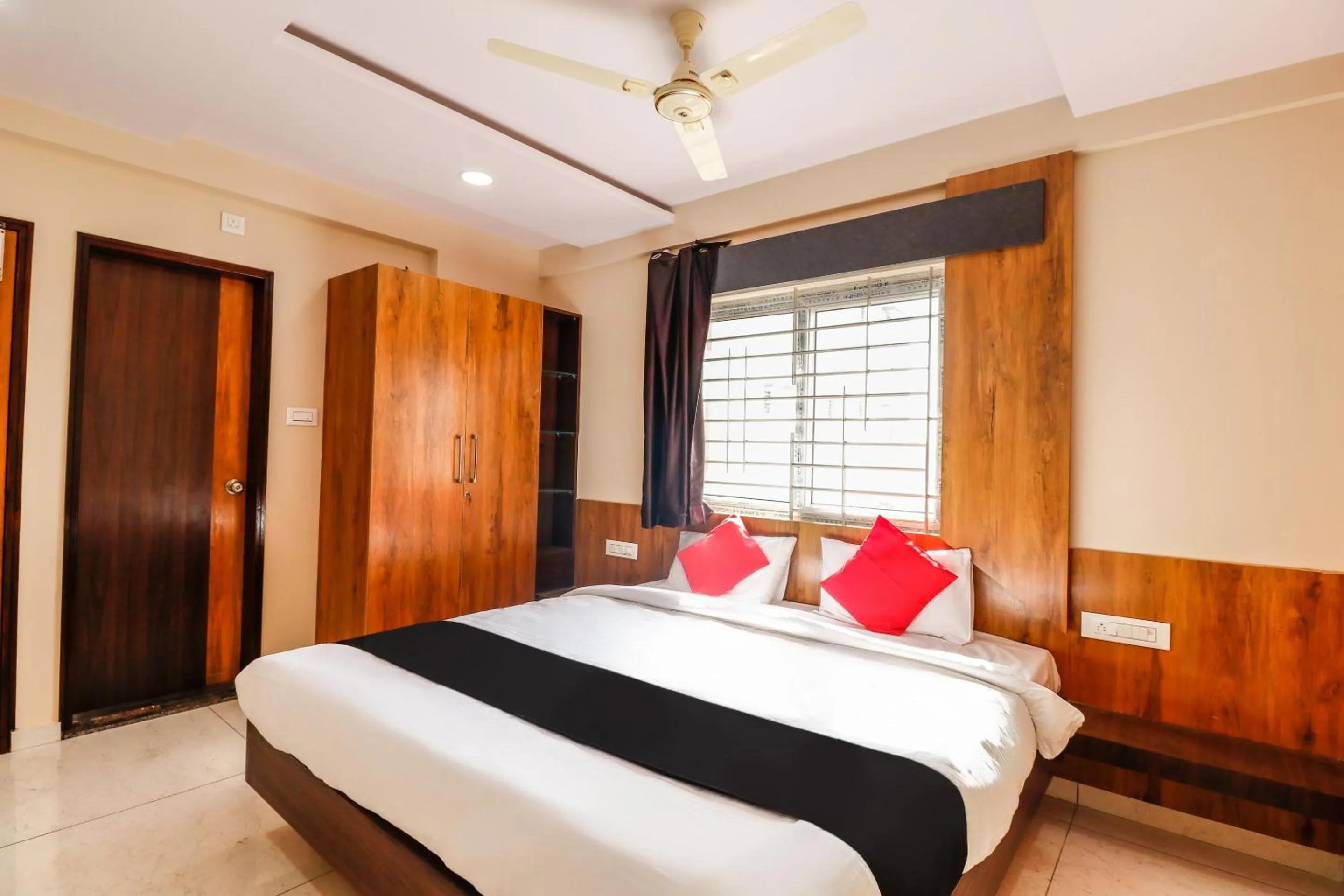 Bedroom, Bed in Capital O N R Residency