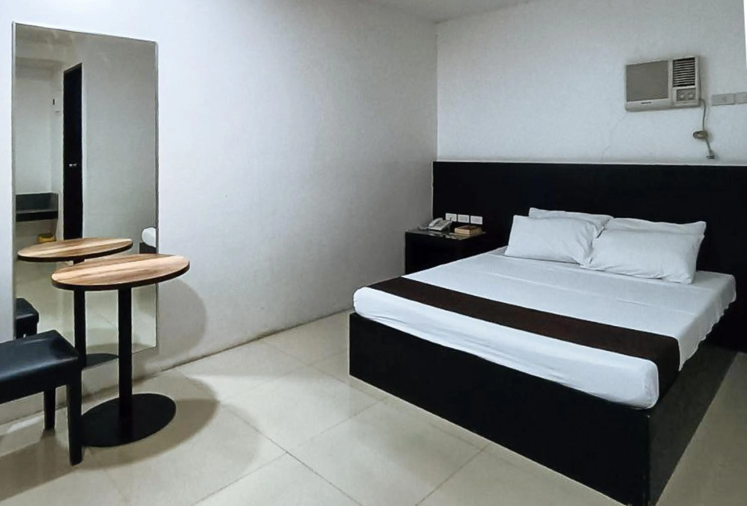 Bed in Check Inn Bacolod by RedDoorz