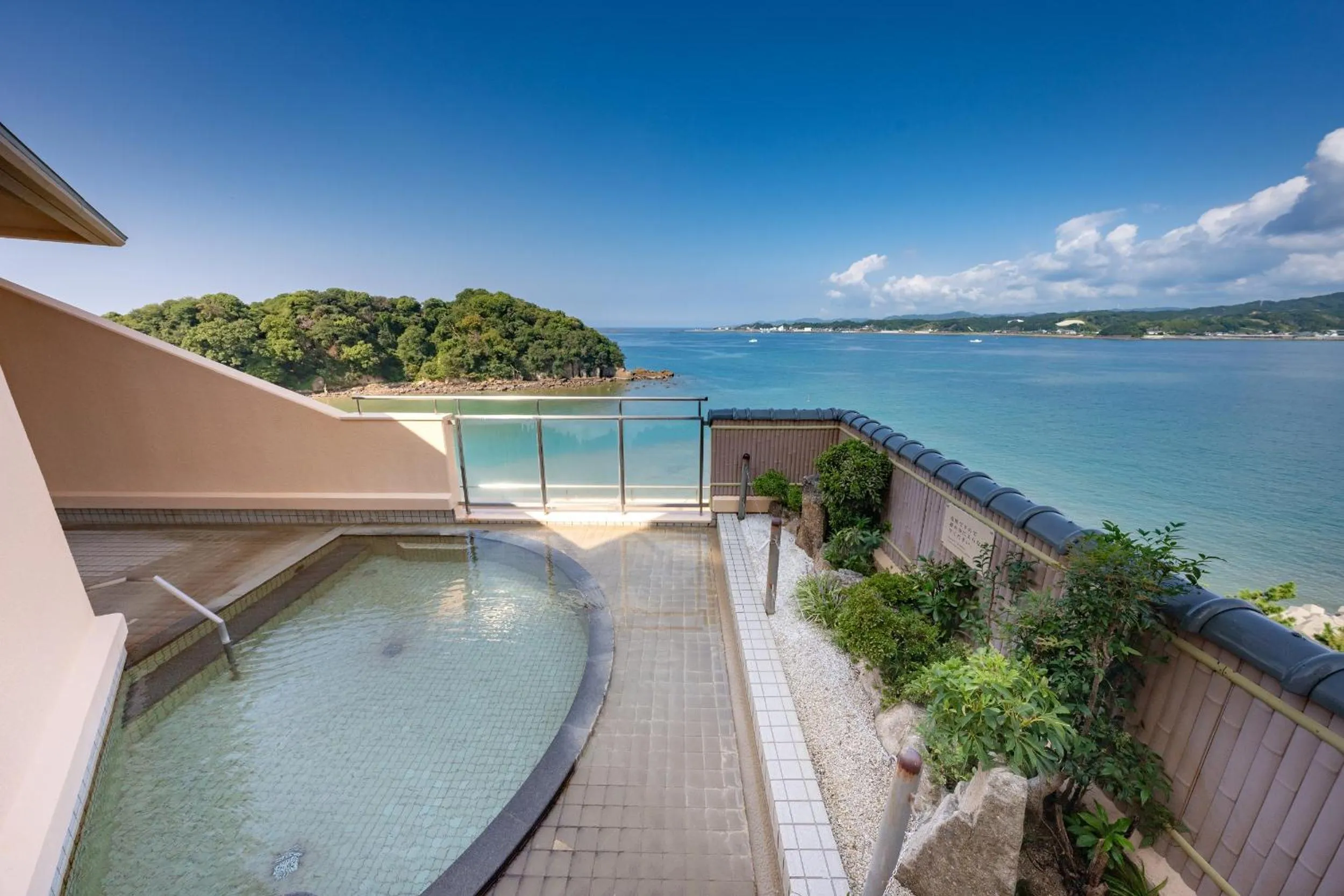 Open Air Bath in KAMENOI HOTEL Kii-Tanabe