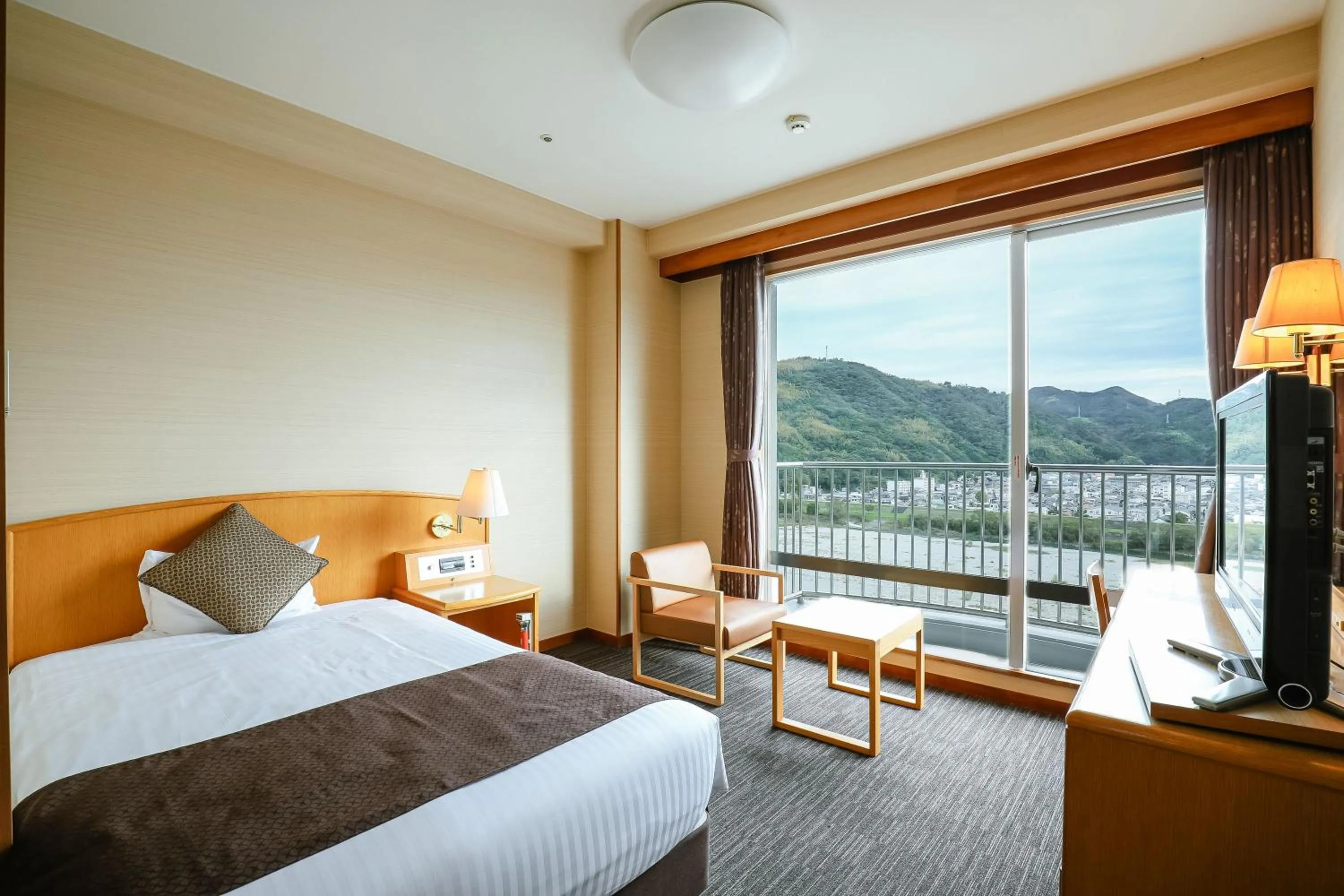 Photo of the whole room, Bed in KAMENOI HOTEL Kochi