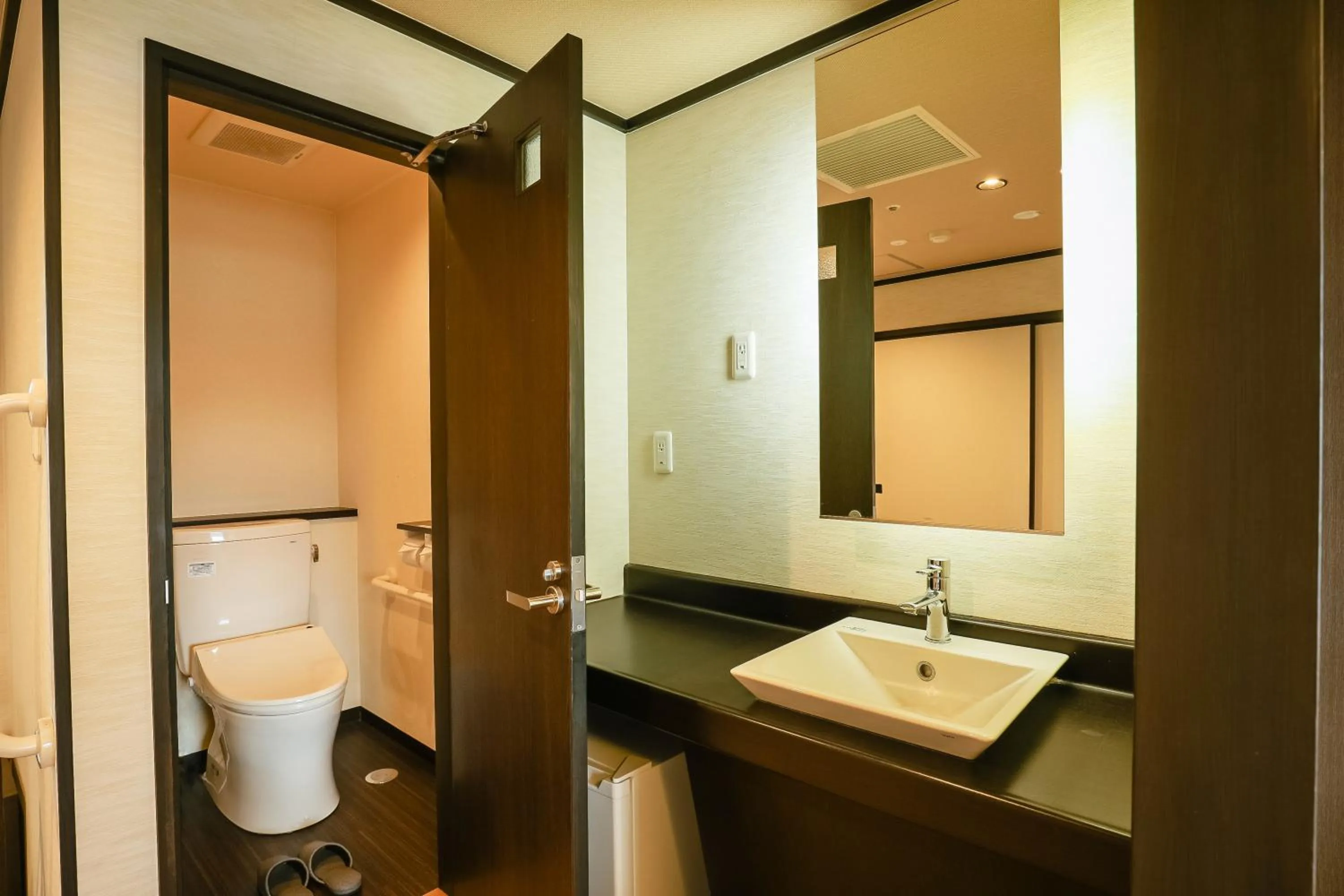 Toilet in KAMENOI HOTEL Kochi