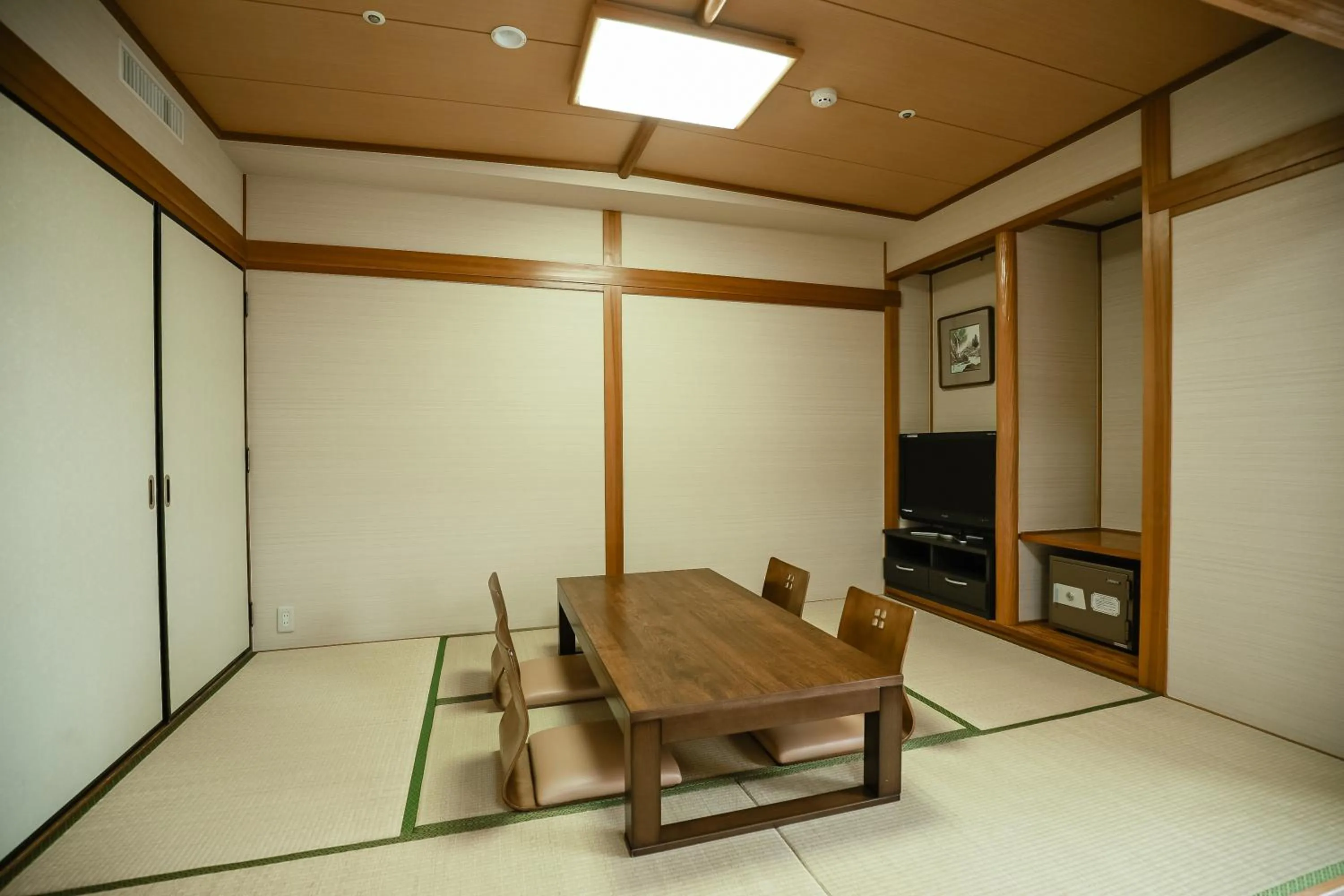 Photo of the whole room in KAMENOI HOTEL Kochi