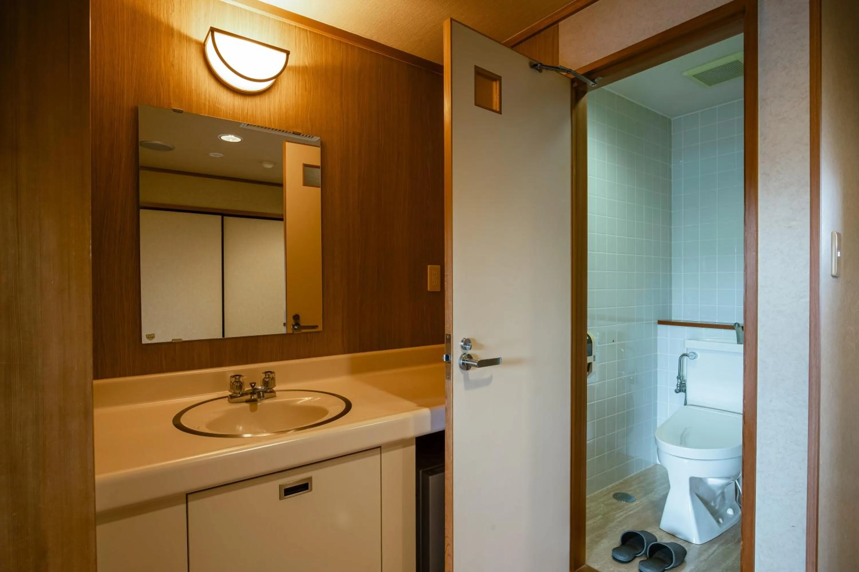 Toilet in KAMENOI HOTEL Kochi