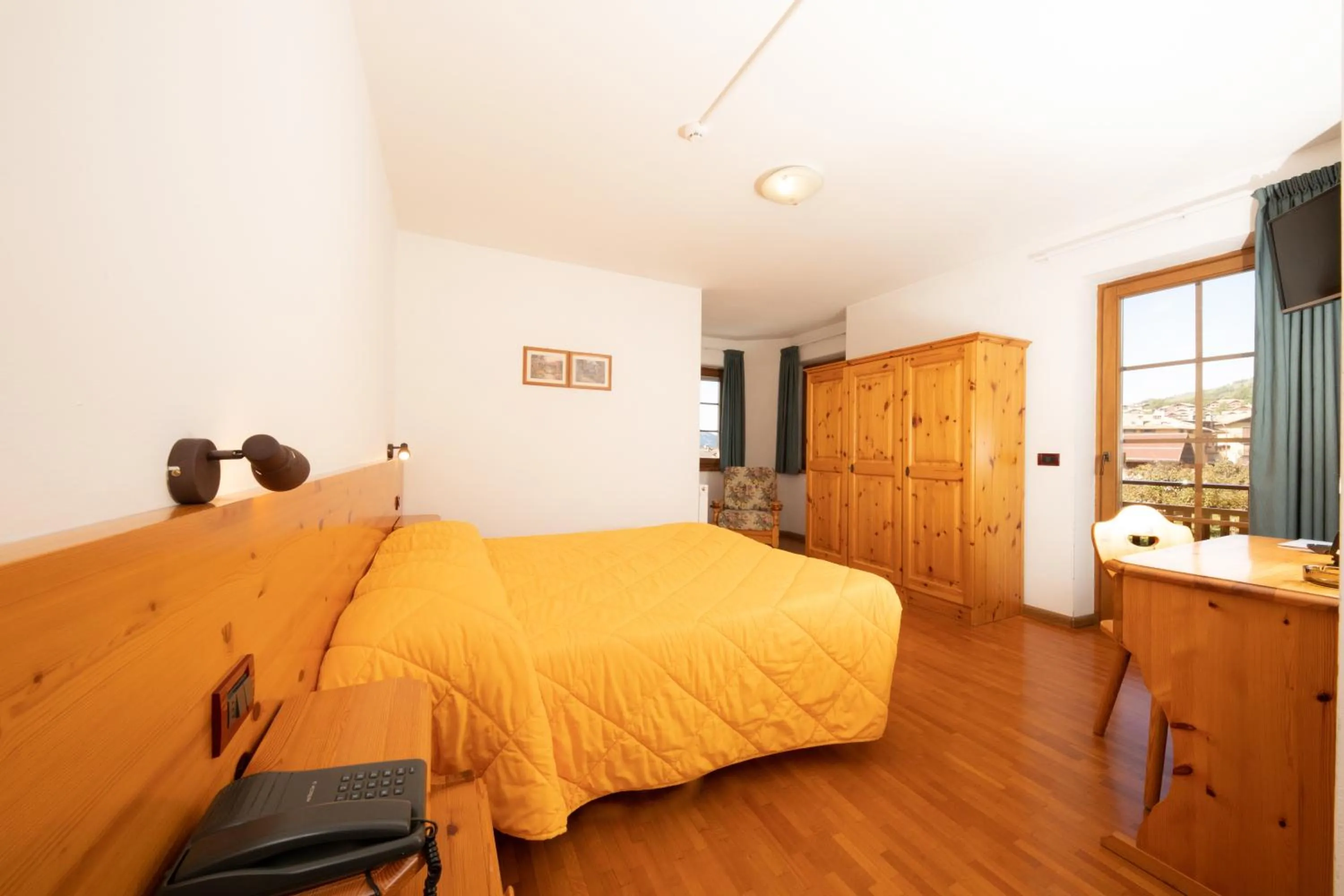 Photo of the whole room, Bed in Garni Manuela