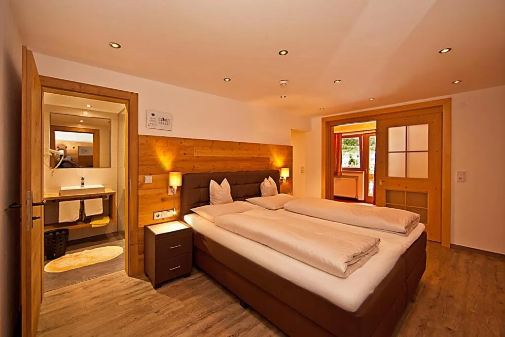 Photo of the whole room, Bed in Landhotel Denggerhof