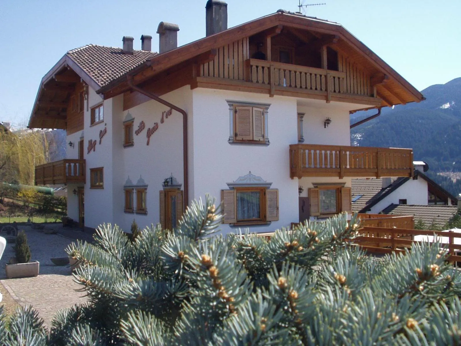 Property building in Garnì Goccia d'Oro