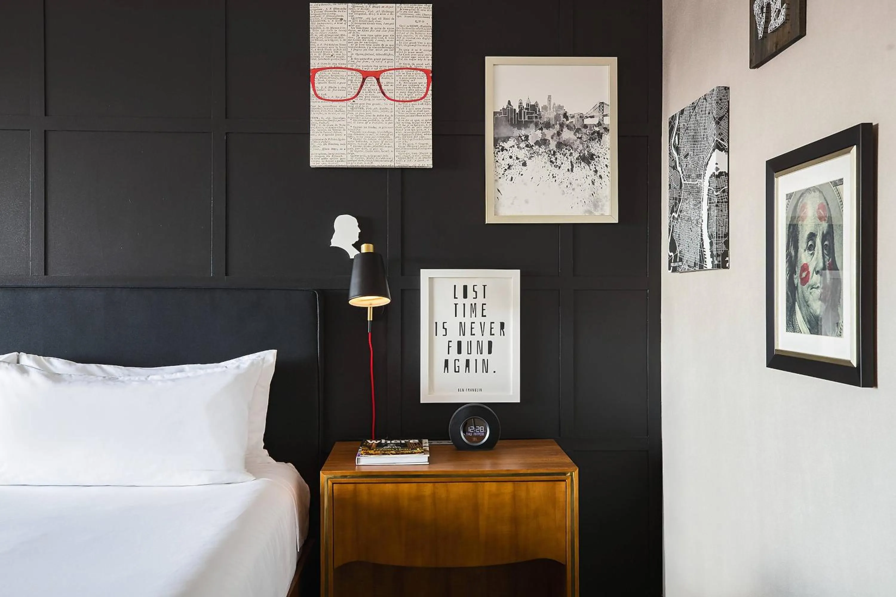 Photo of the whole room, Bed in Renaissance Philadelphia Downtown Hotel