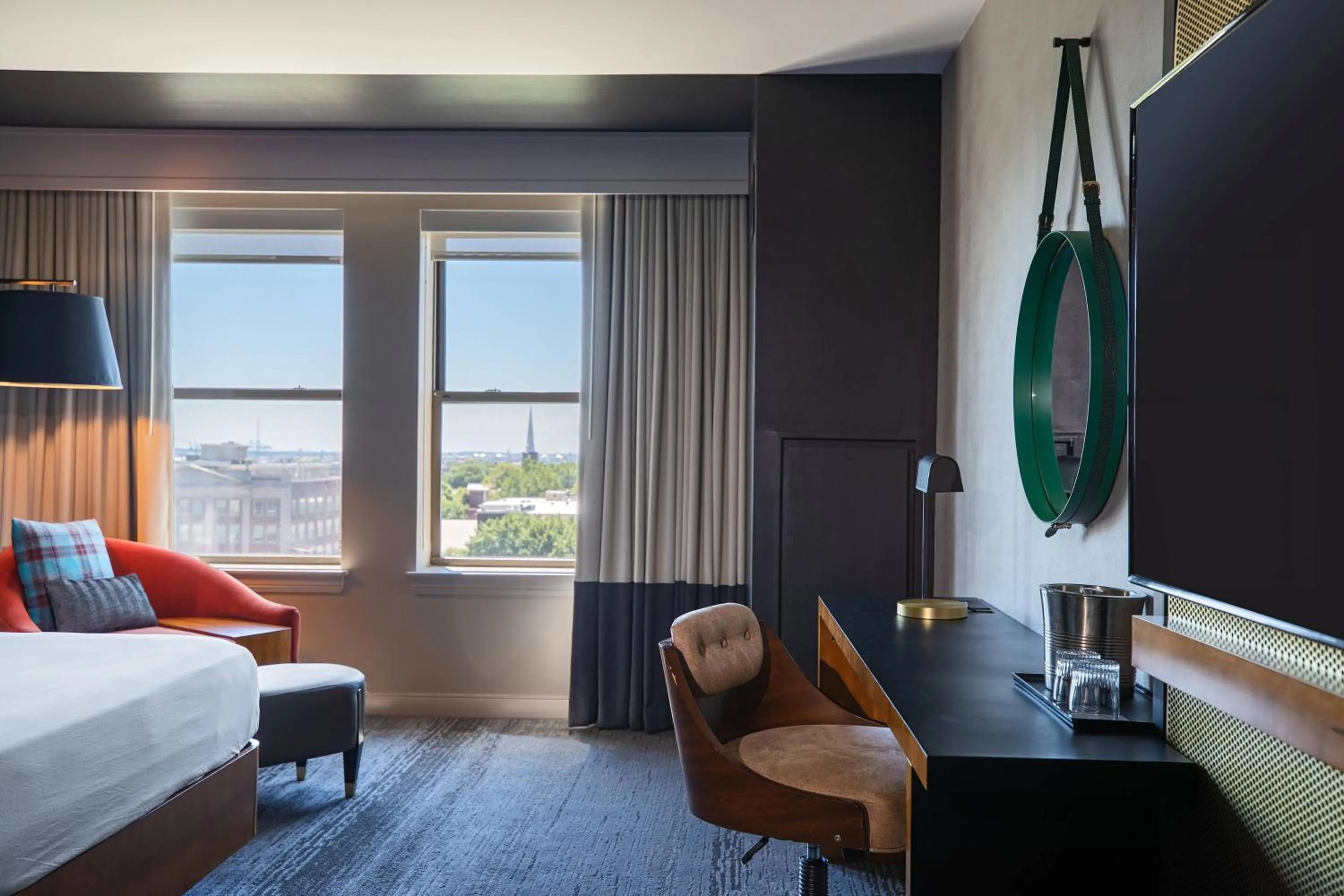 Photo of the whole room, Bed in Renaissance Philadelphia Downtown Hotel