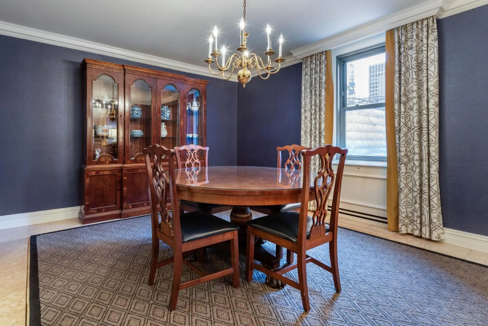 Photo of the whole room in Omni William Penn Hotel