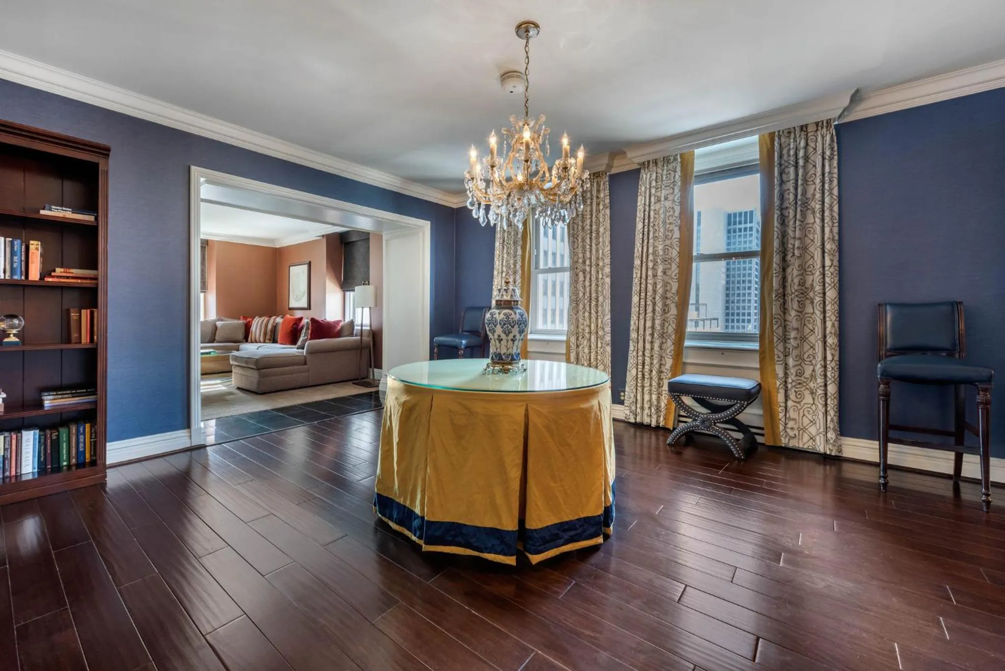 Photo of the whole room in Omni William Penn Hotel