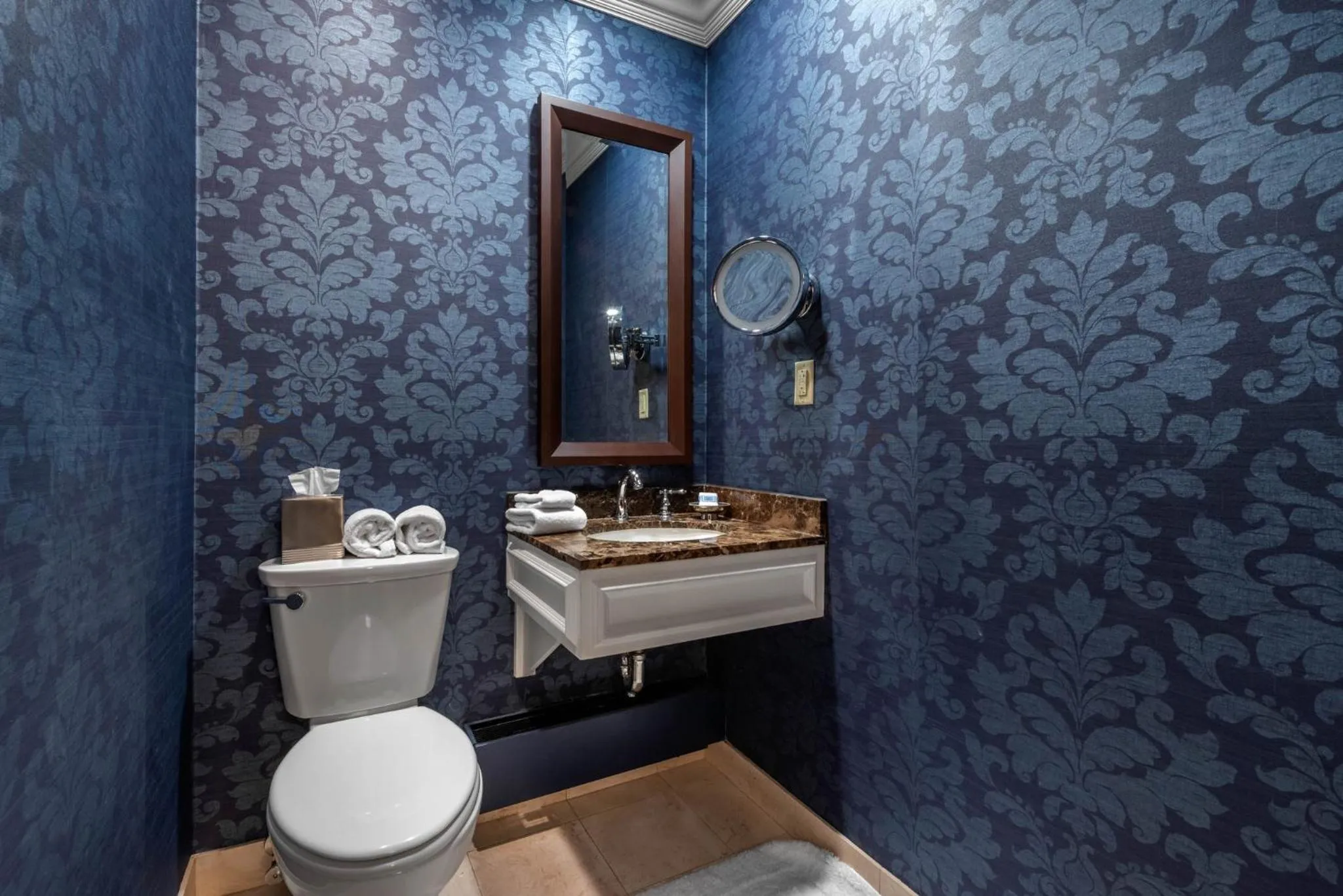 Photo of the whole room in Omni William Penn Hotel