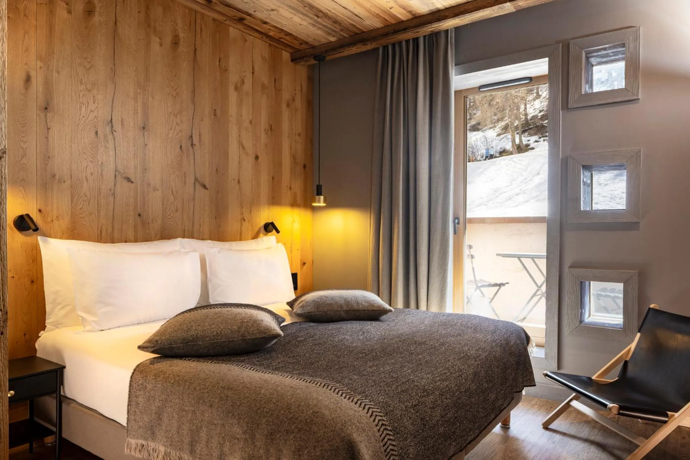 Bed in Hotel MONT-BLANC VAL D'ISERE