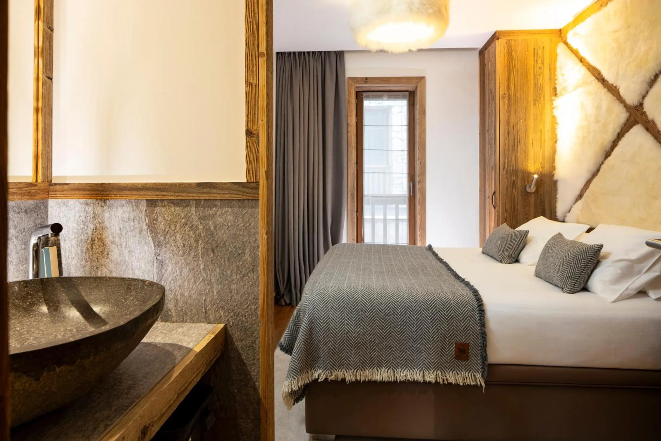 Bed in Hotel MONT-BLANC VAL D'ISERE