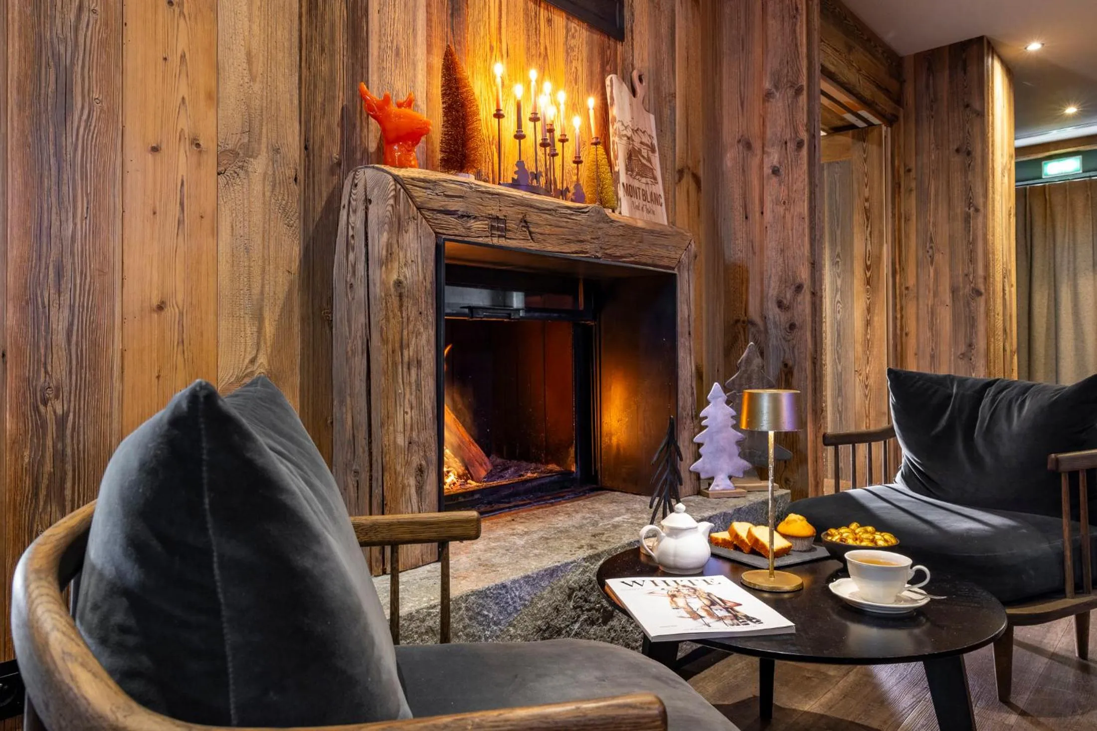 fireplace in Hotel MONT-BLANC VAL D'ISERE