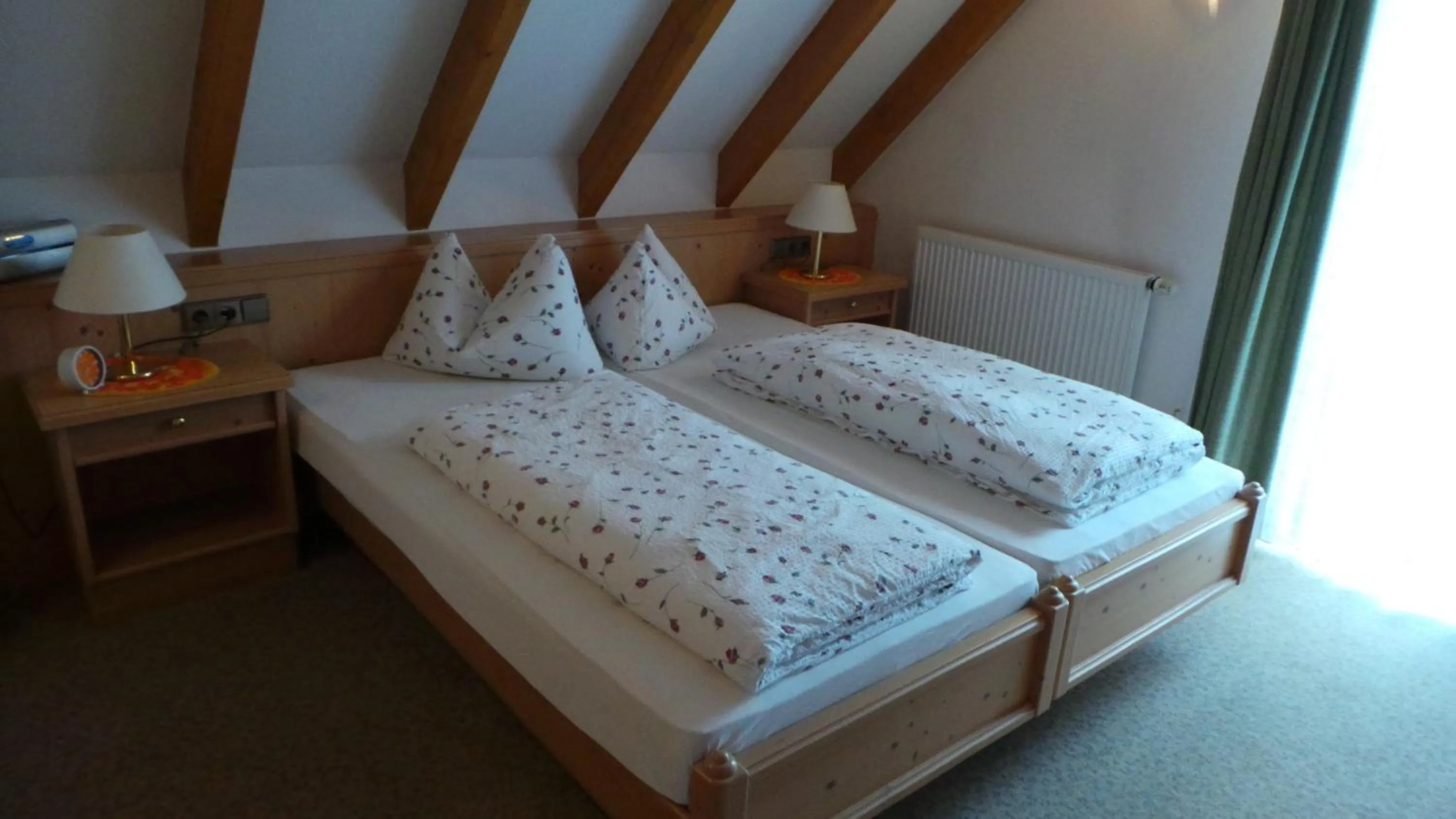 Bed in Hotel garni zur Linde