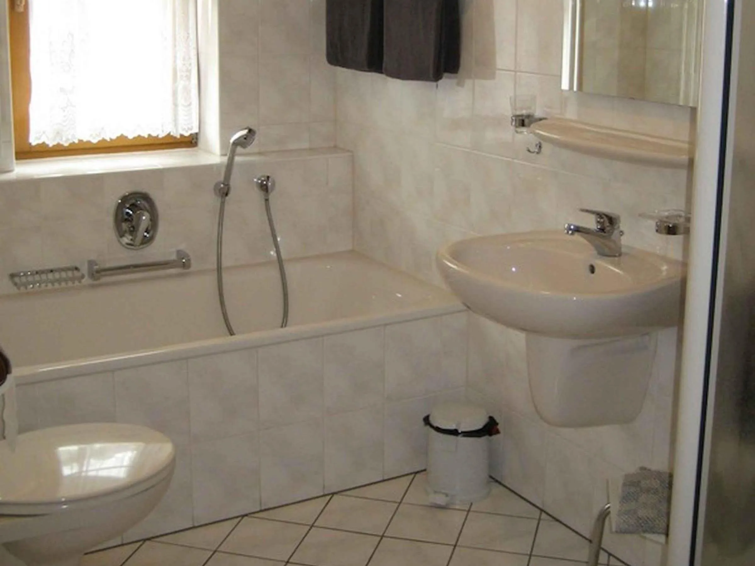 Bathroom in Hotel garni zur Linde