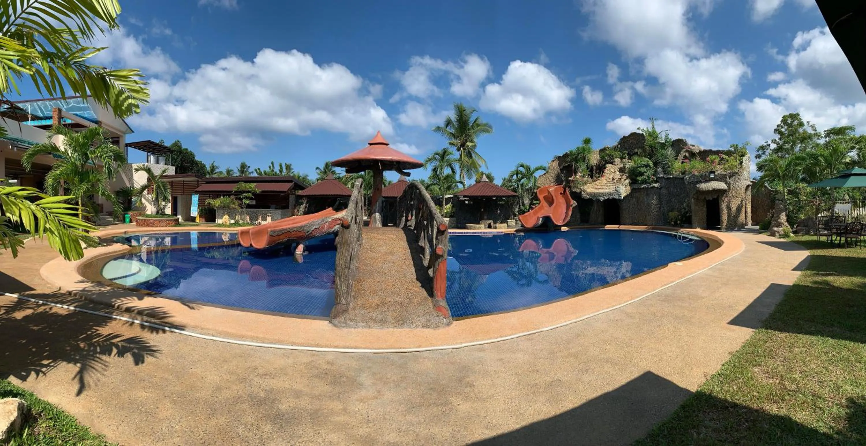 Swimming pool in Camotes Ocean Heaven Resort