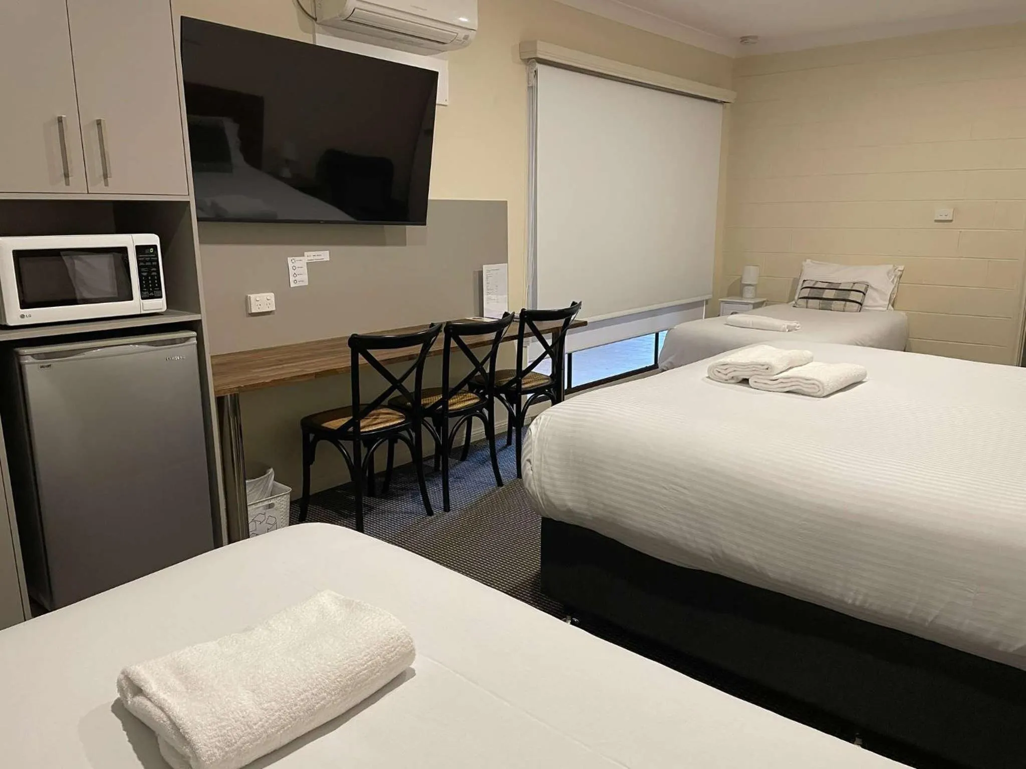 Photo of the whole room, Bed in Mudgee Vineyard Motor Inn