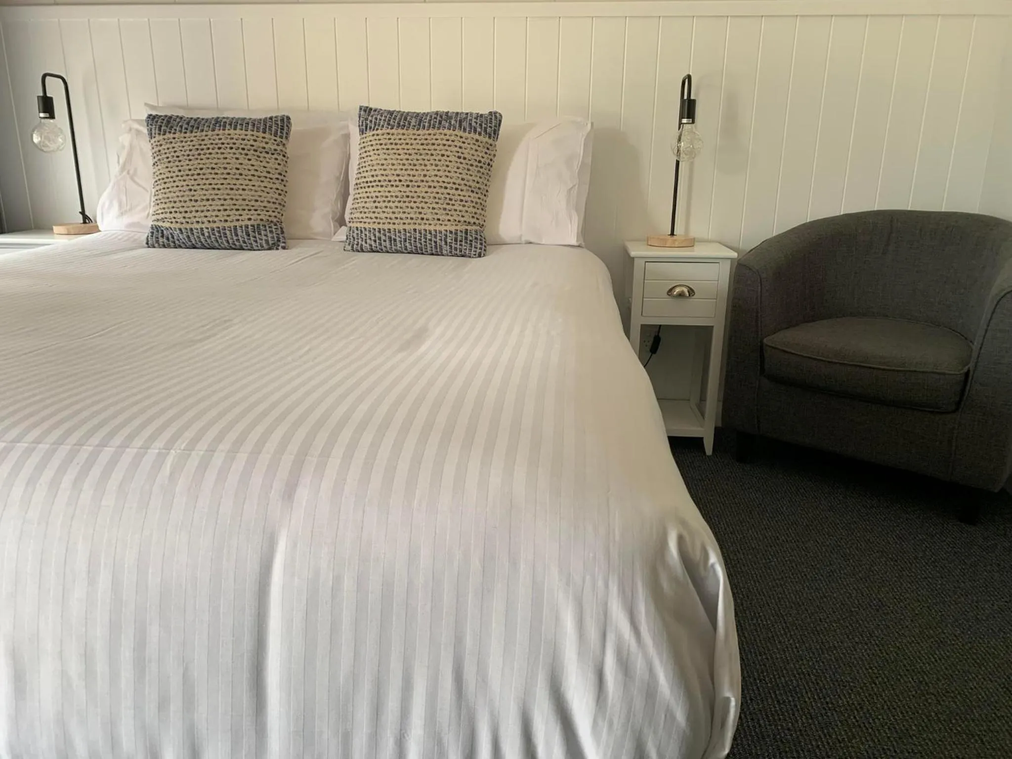 Bedroom, Bed in Mudgee Vineyard Motor Inn