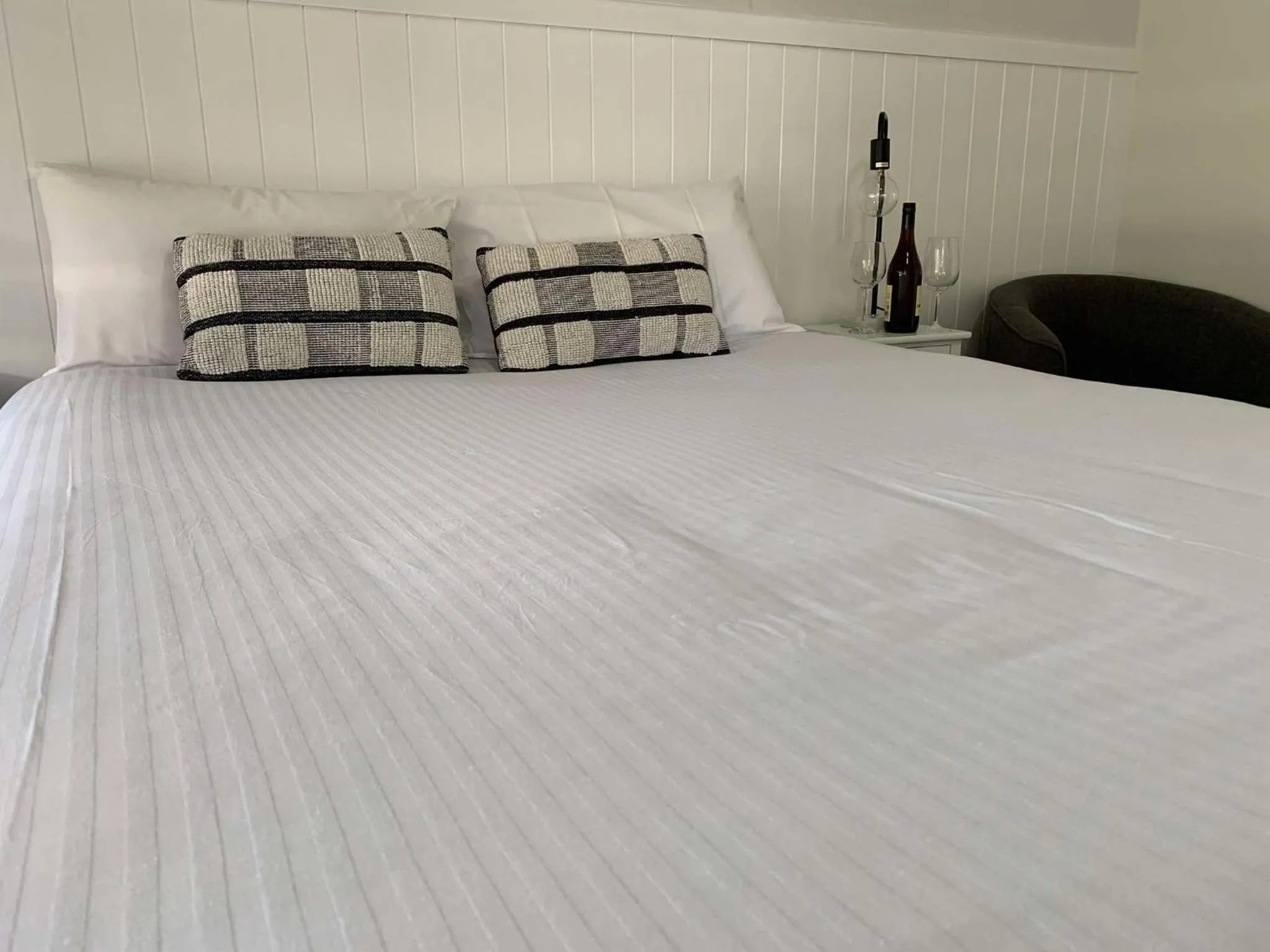 Photo of the whole room, Bed in Mudgee Vineyard Motor Inn