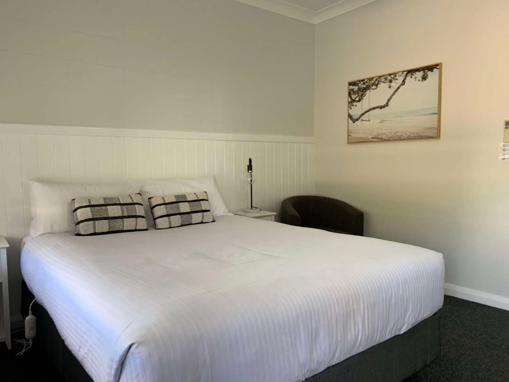 Photo of the whole room, Bed in Mudgee Vineyard Motor Inn