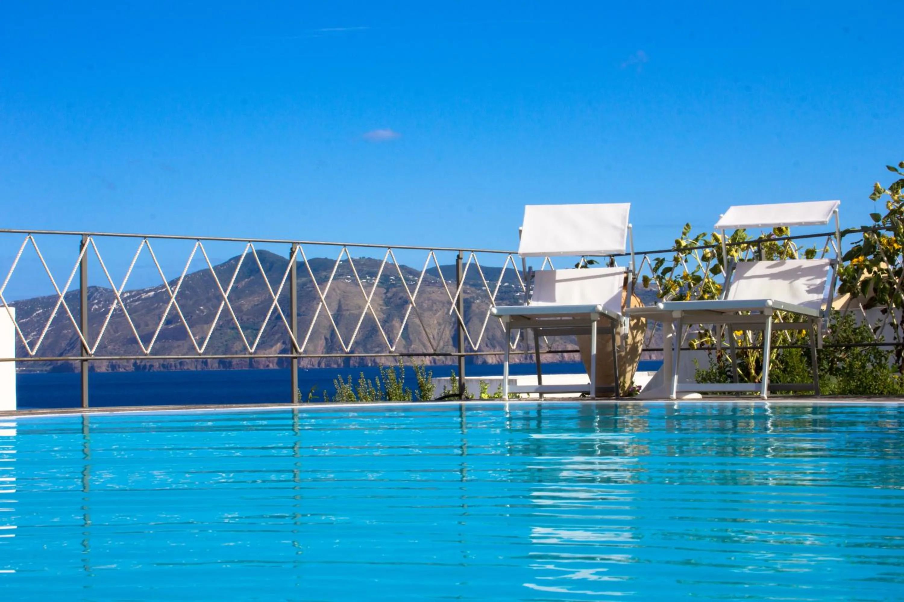 Pool view in Hotel Arcangelo - Salina