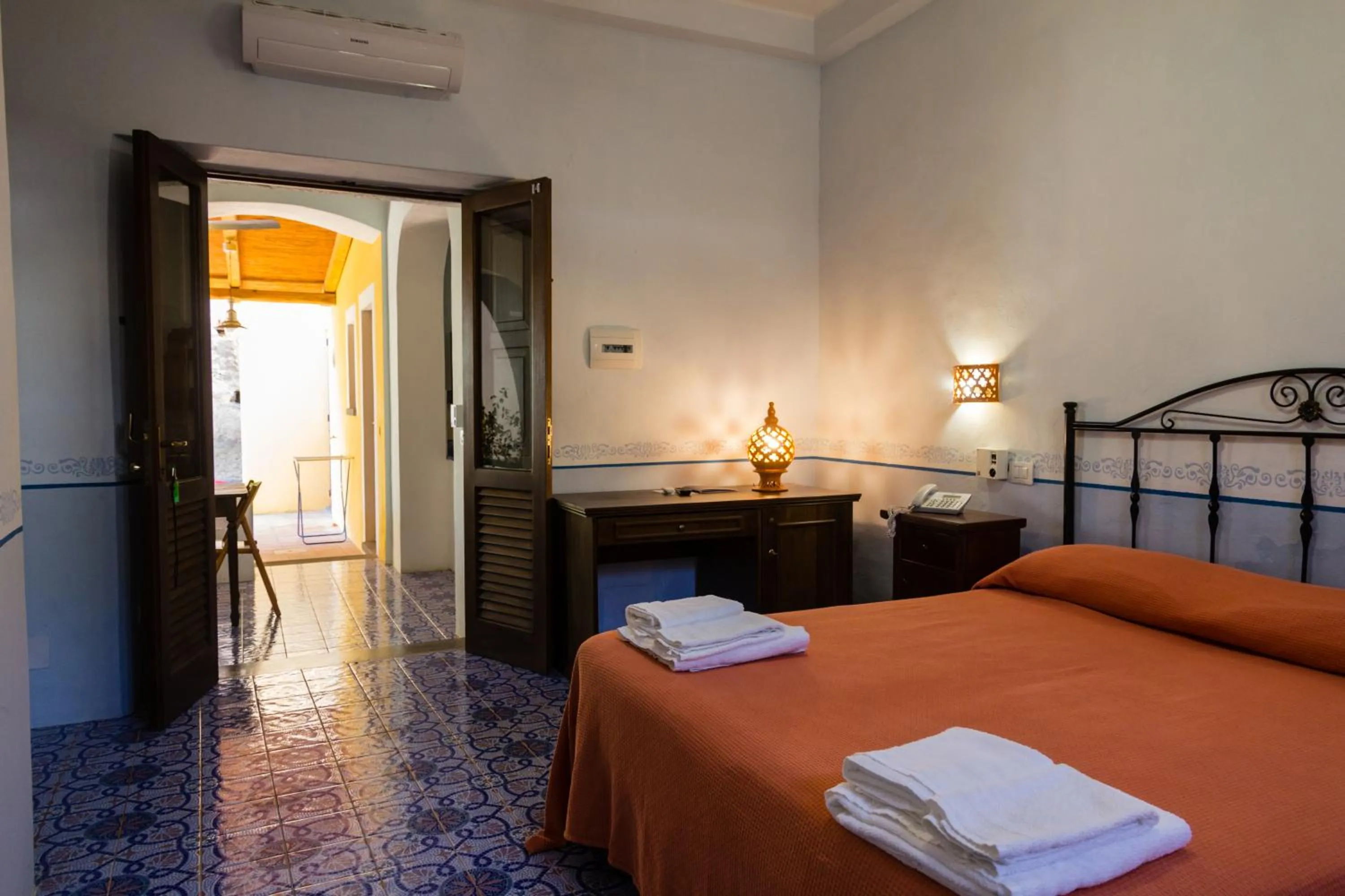 Photo of the whole room, Bed in Hotel Arcangelo - Salina