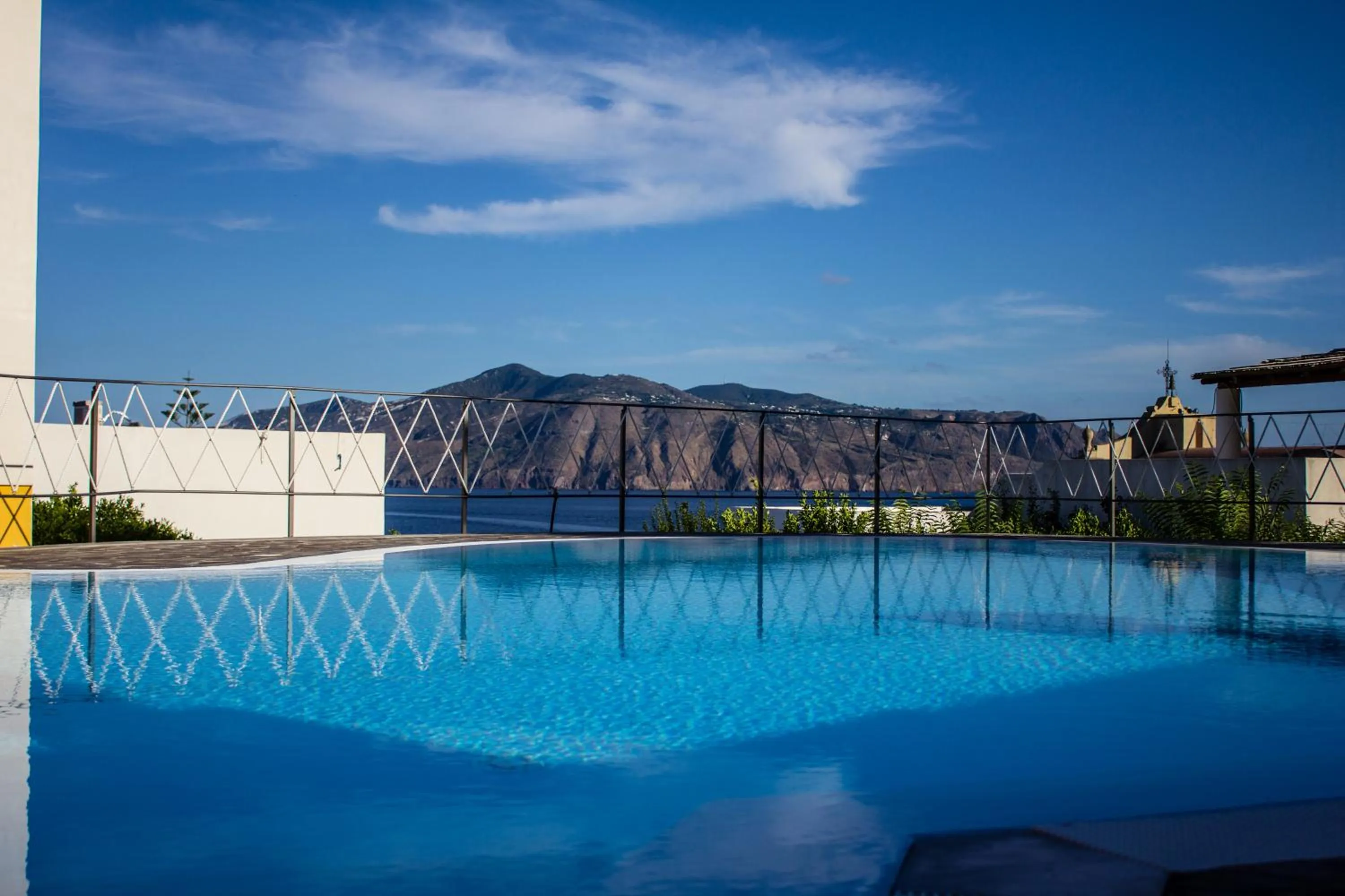 Pool view in Hotel Arcangelo - Salina
