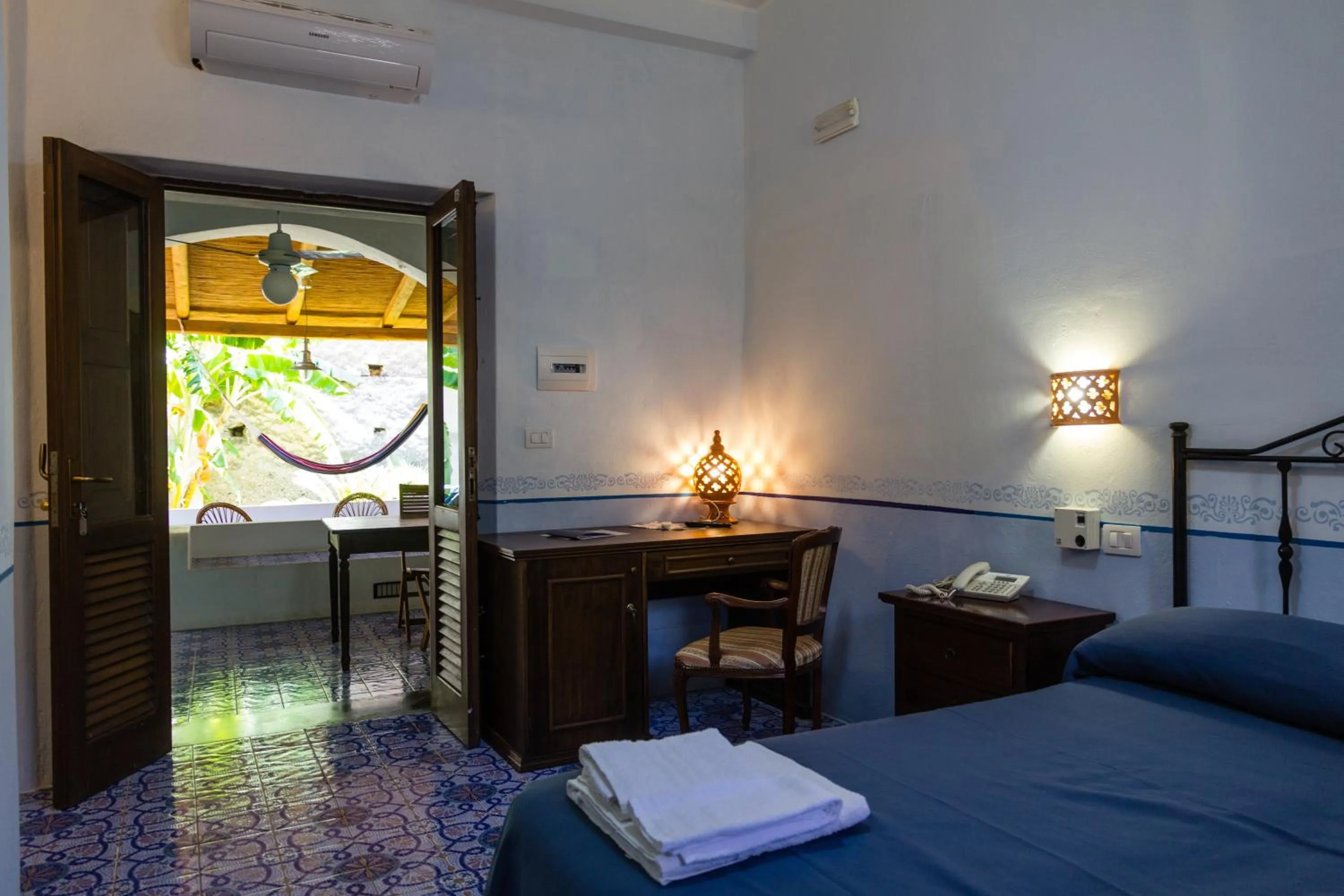 Photo of the whole room, Bed in Hotel Arcangelo - Salina