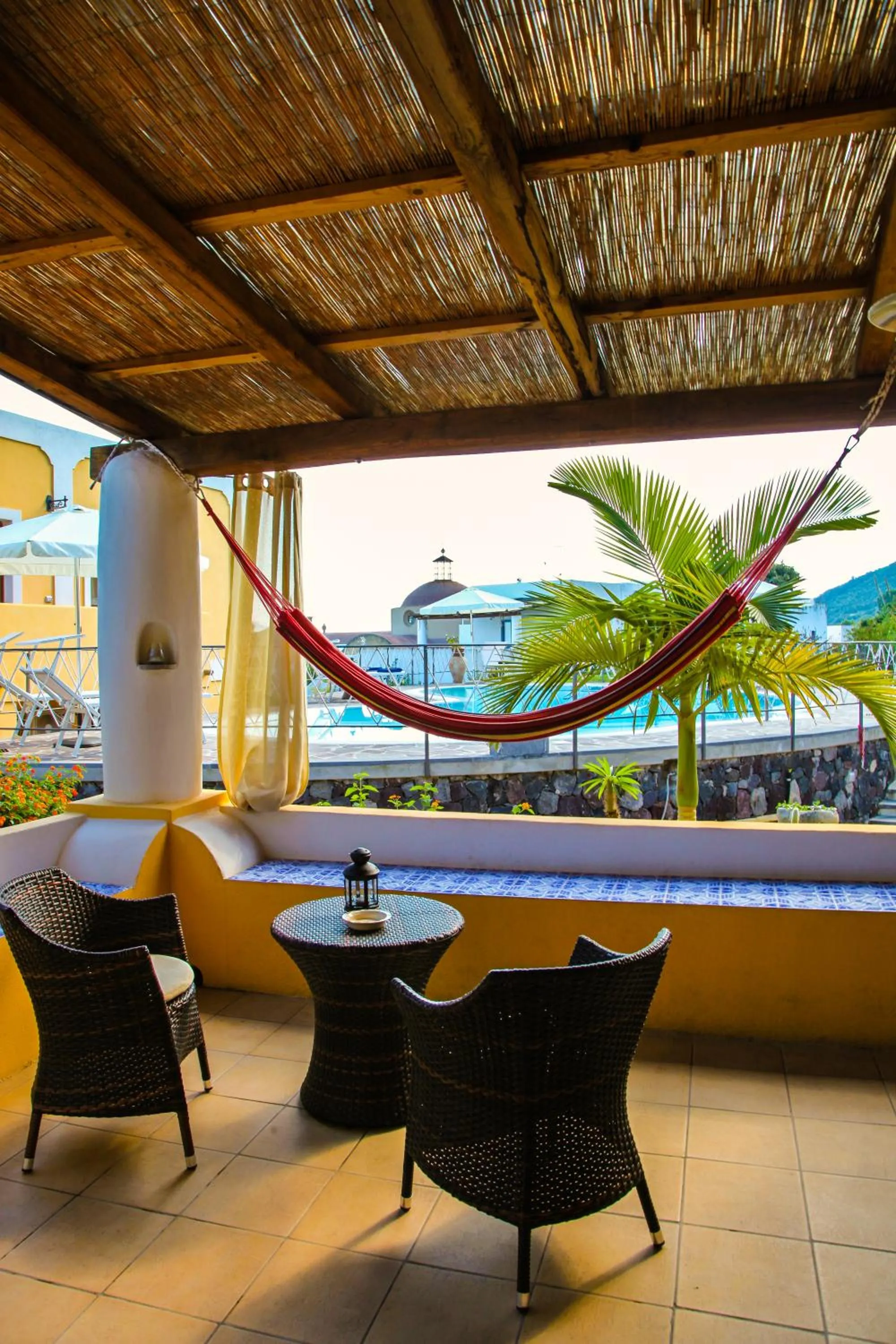 Patio in Hotel Arcangelo - Salina