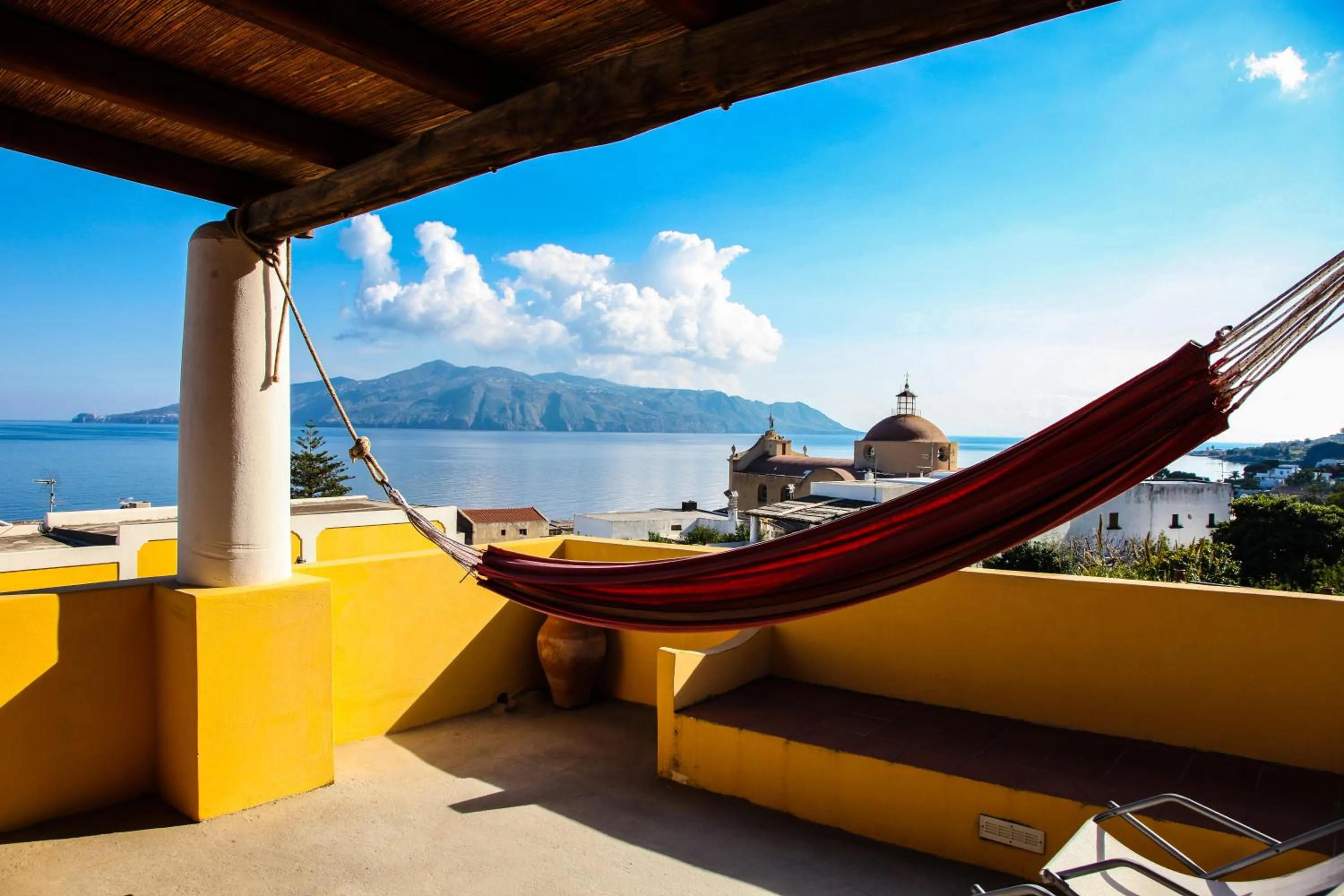 Patio in Hotel Arcangelo - Salina