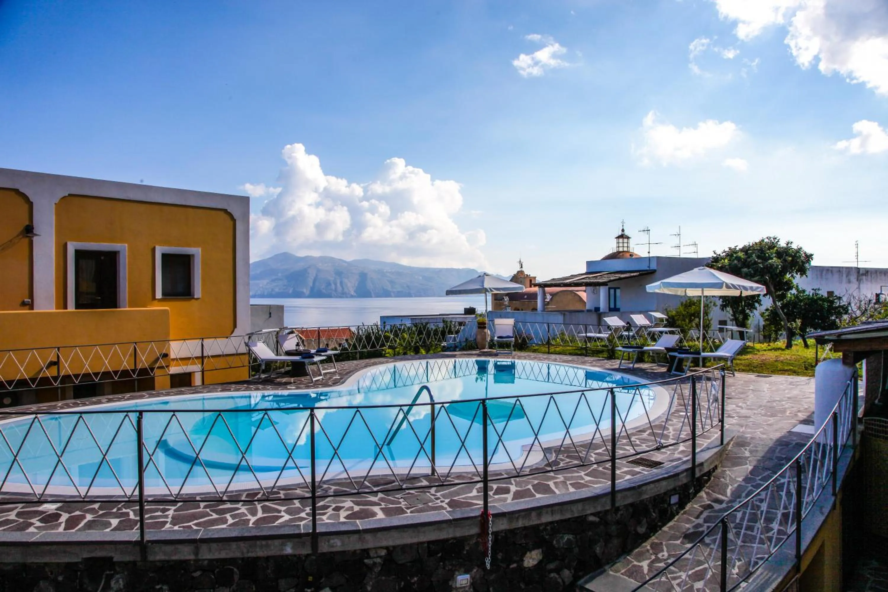 Pool view in Hotel Arcangelo - Salina