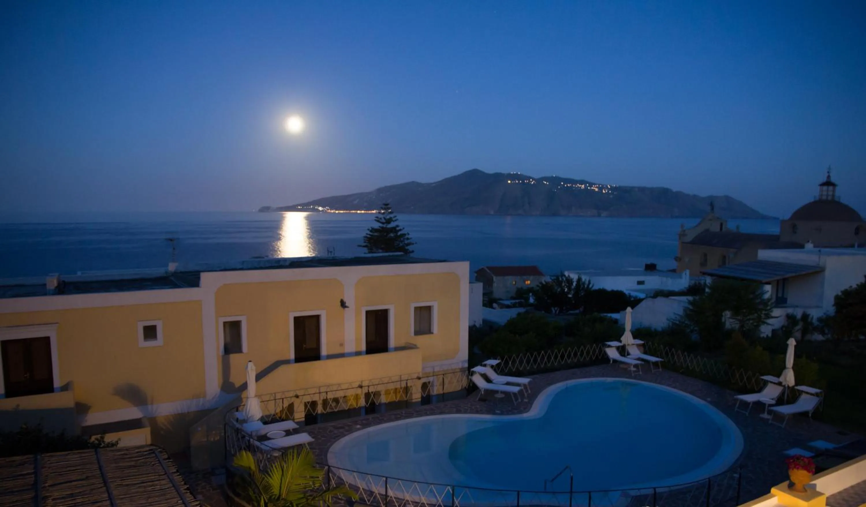 Night in Hotel Arcangelo - Salina