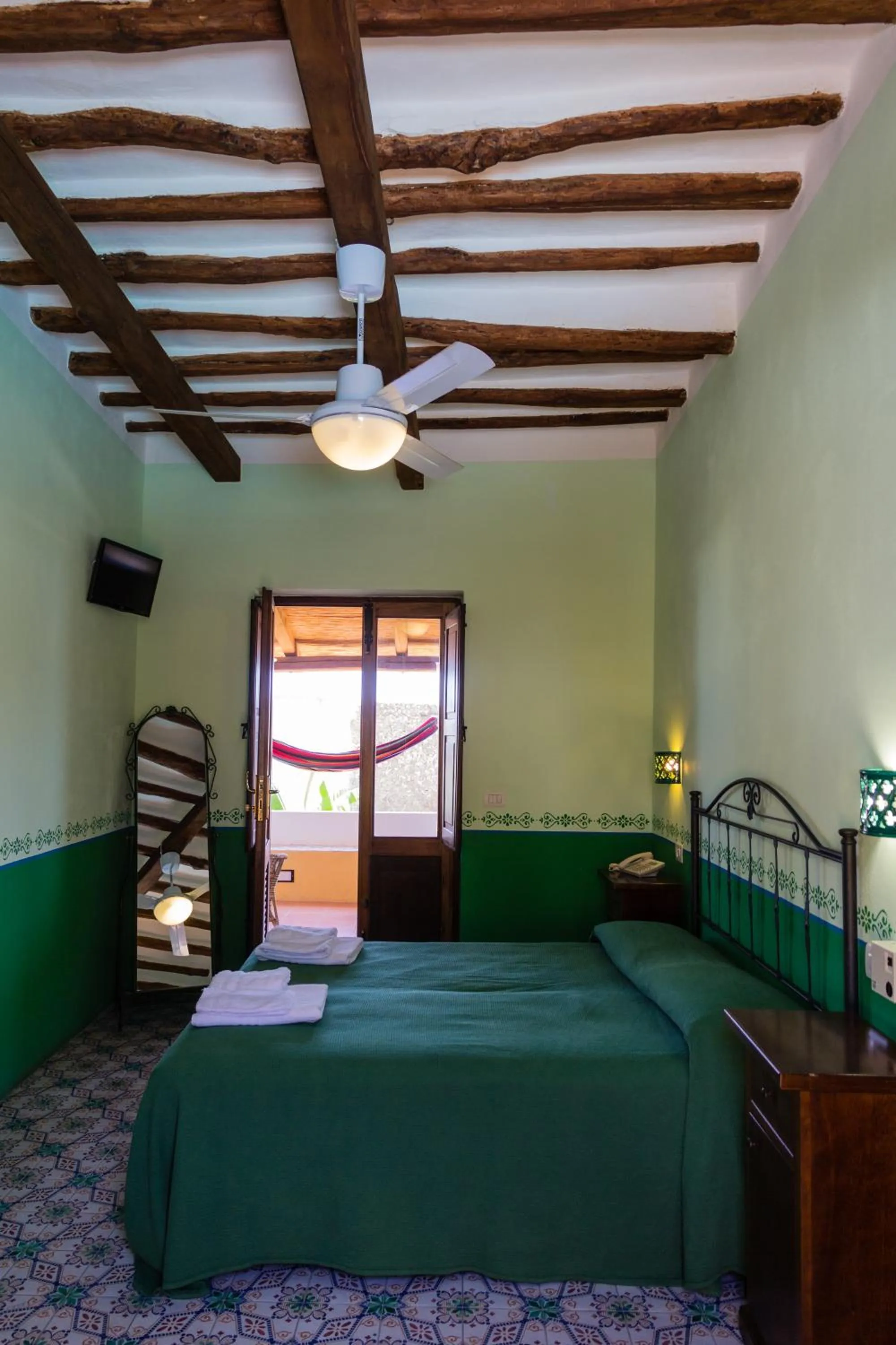 Photo of the whole room, Bed in Hotel Arcangelo - Salina