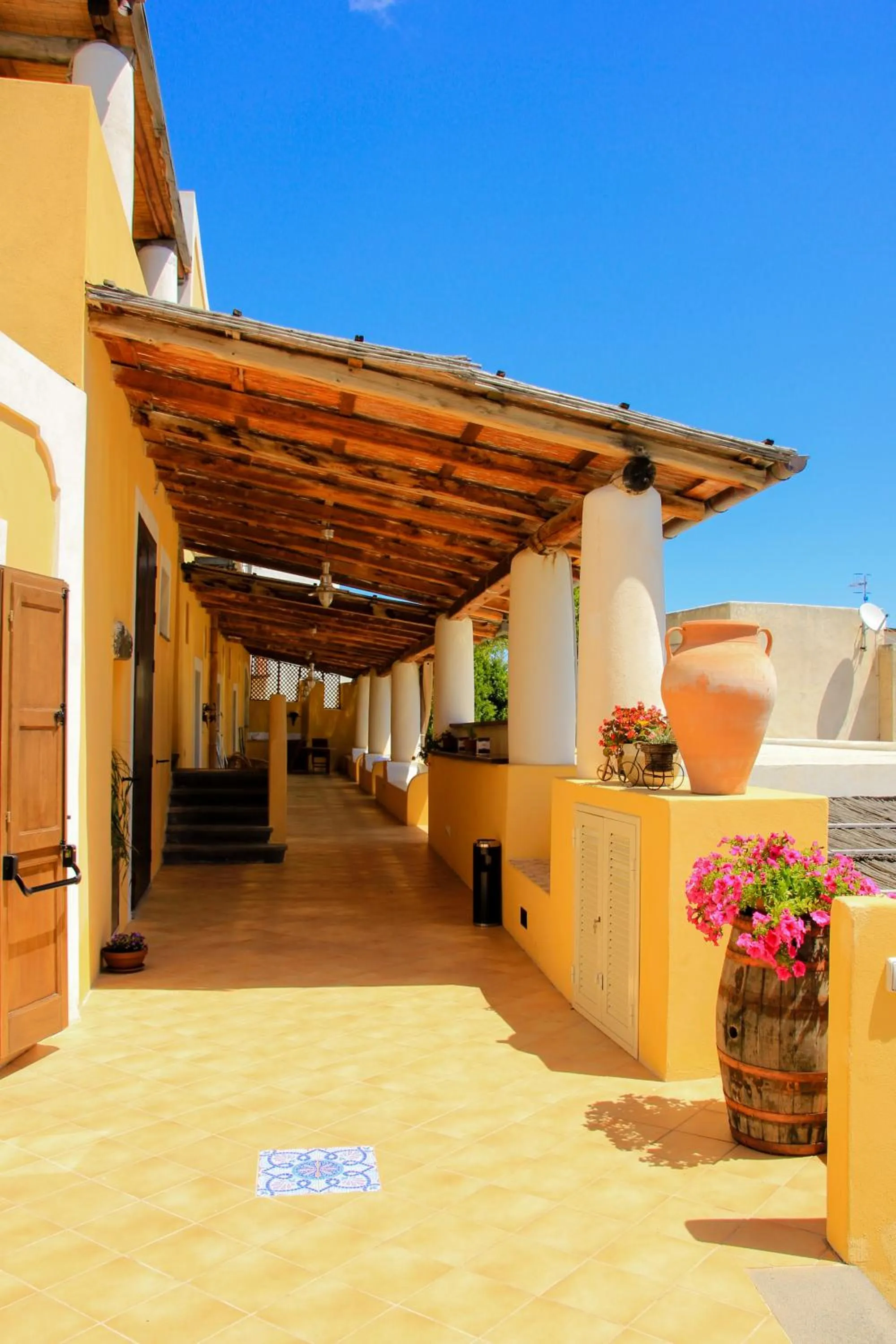 Facade/entrance in Hotel Arcangelo - Salina