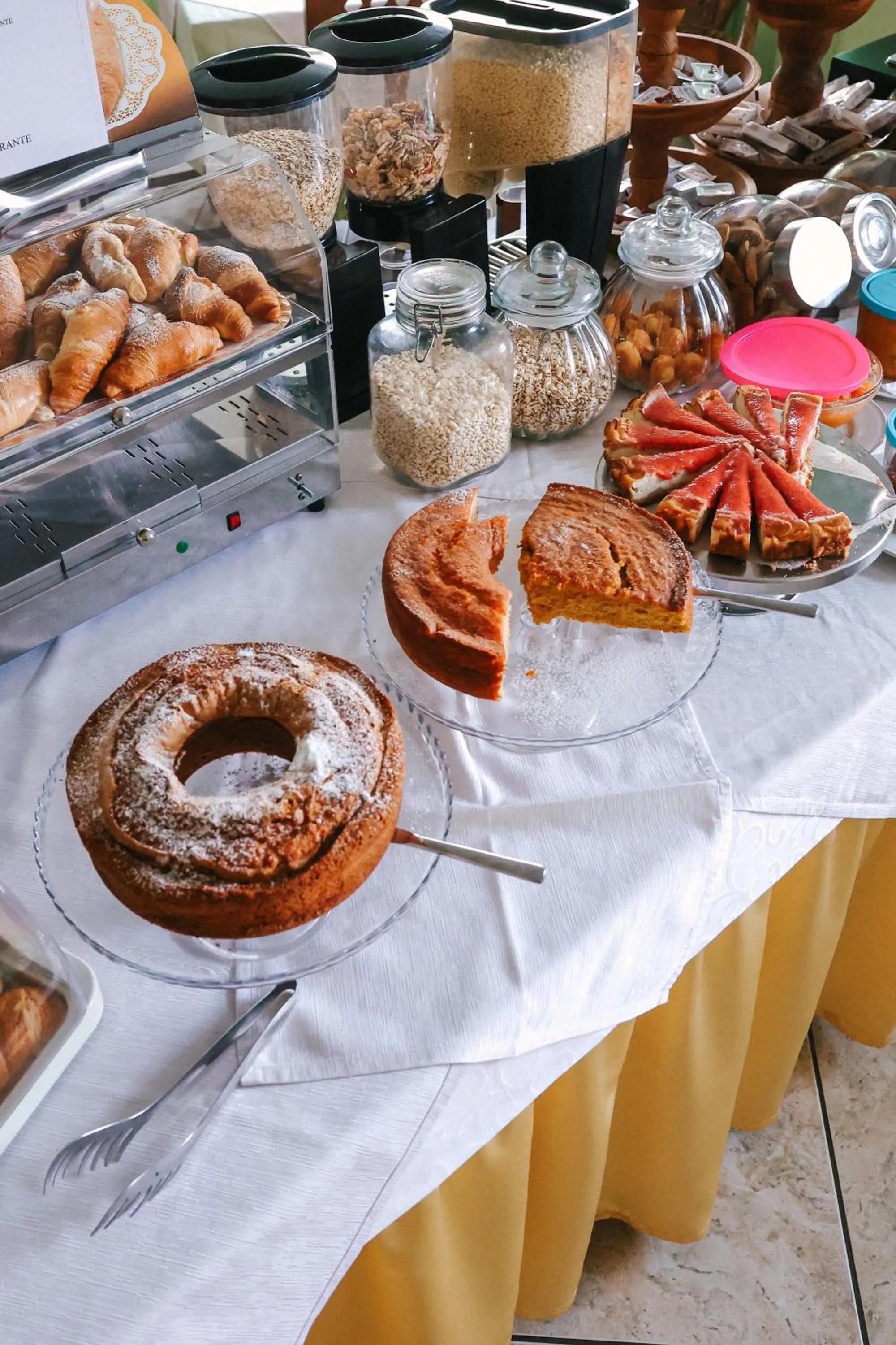 Food and drinks in Hotel Villa Cimmentorosso