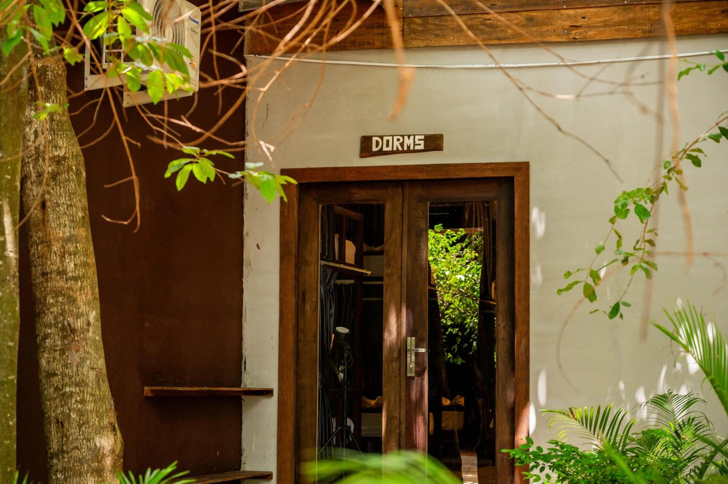 Facade/entrance in River Nest Hostel