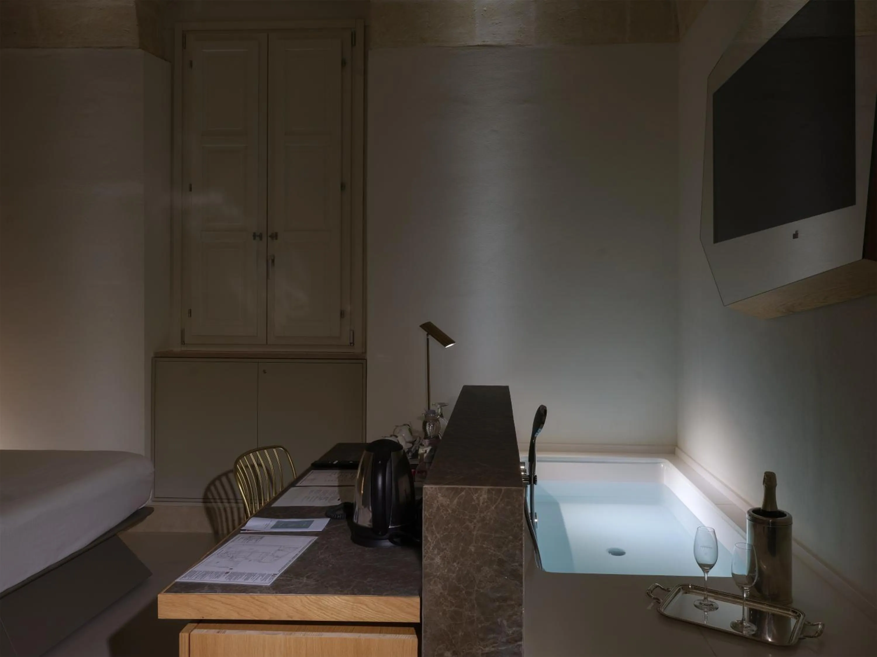 TV and multimedia in Euvodia Luxury Rooms