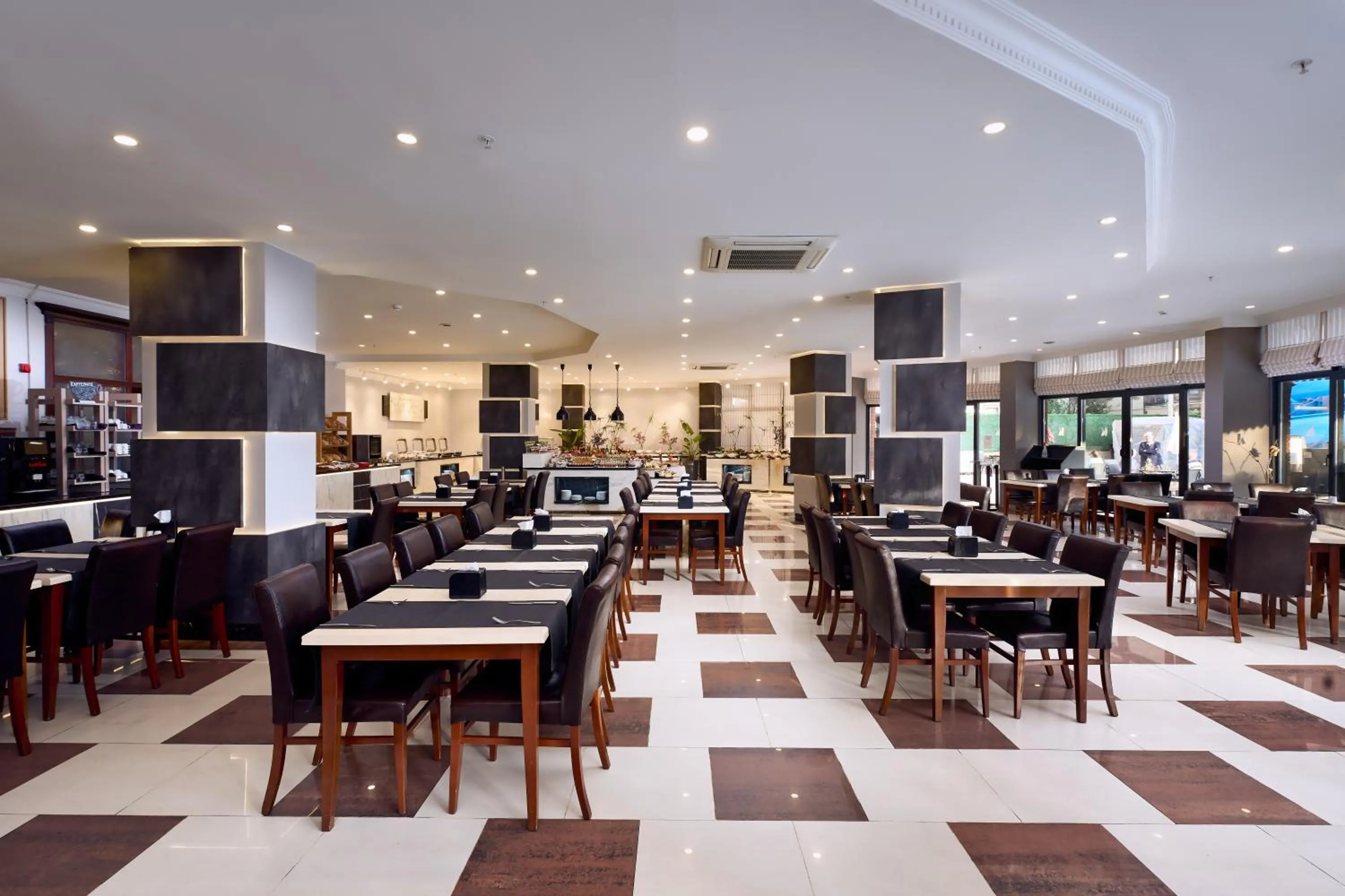 Restaurant/places to eat in Kaila City Hotel