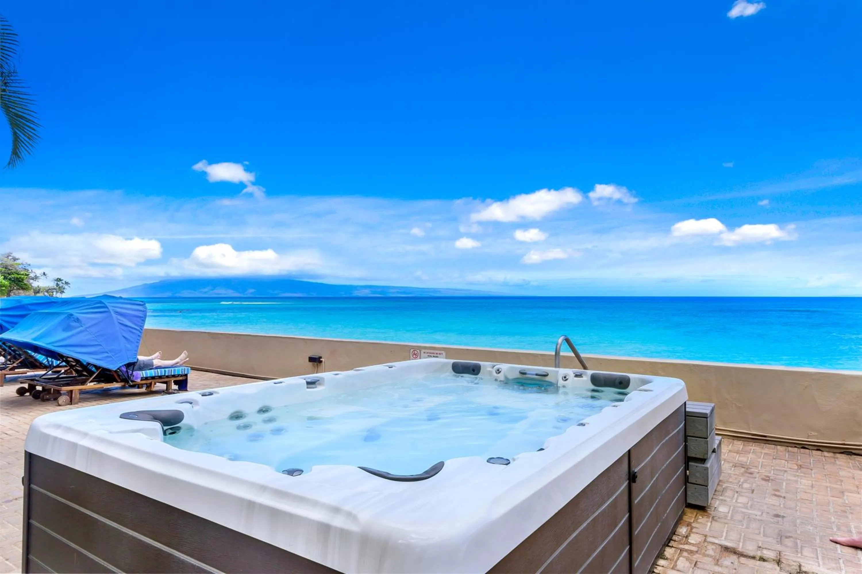 Hot Tub in Kahana Beach Vacation Club